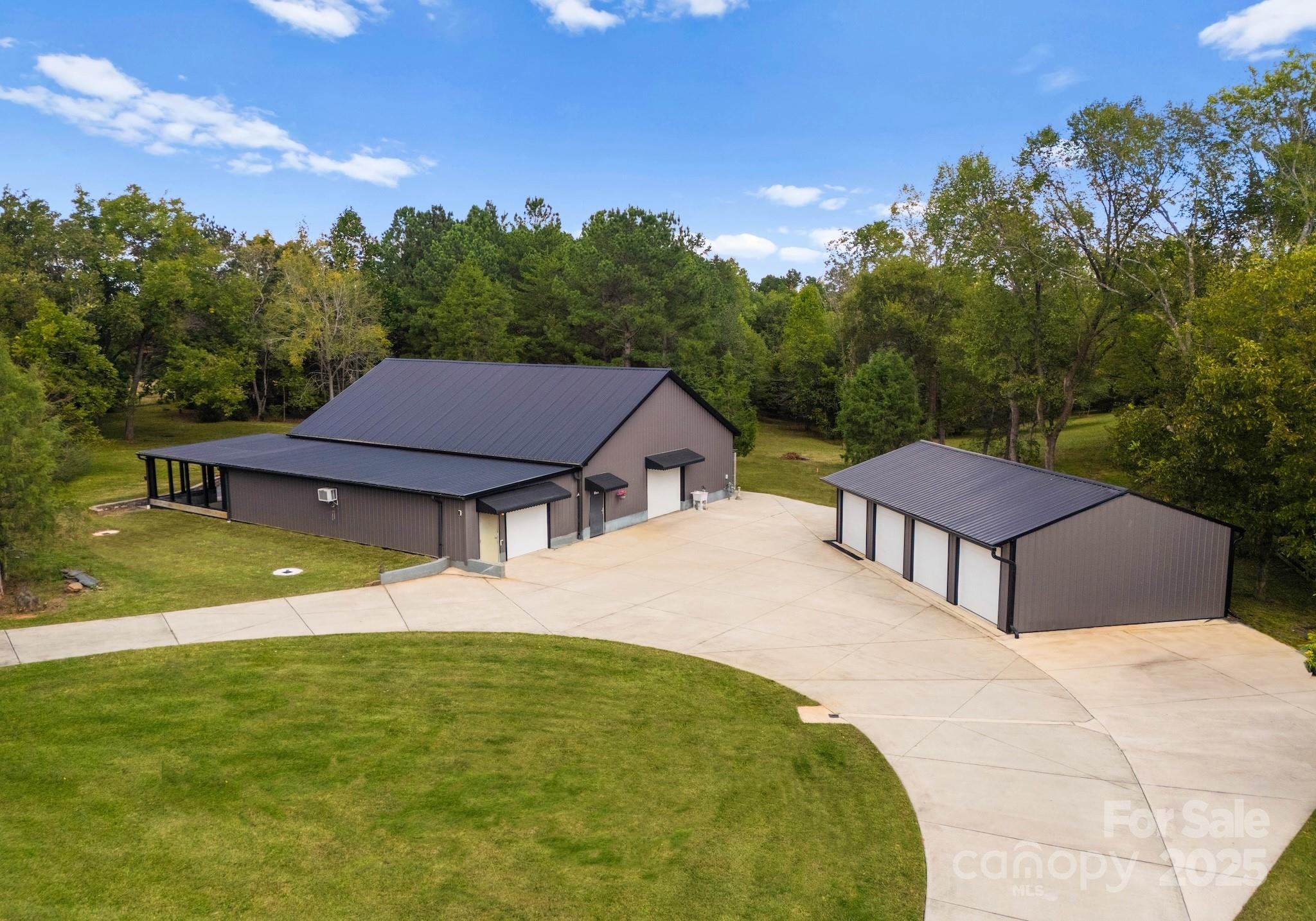5070 Woodleaf Road Property Photo 1