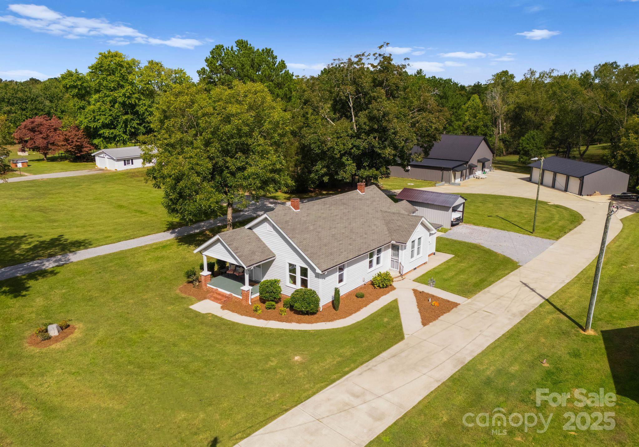 5070 Woodleaf Road Property Photo 2