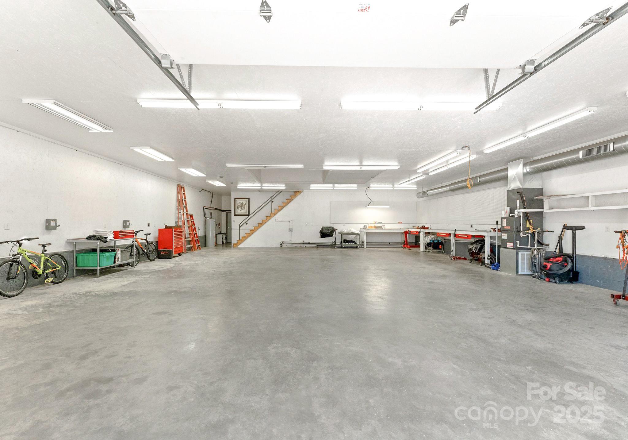 5070 Woodleaf Road Property Photo 4