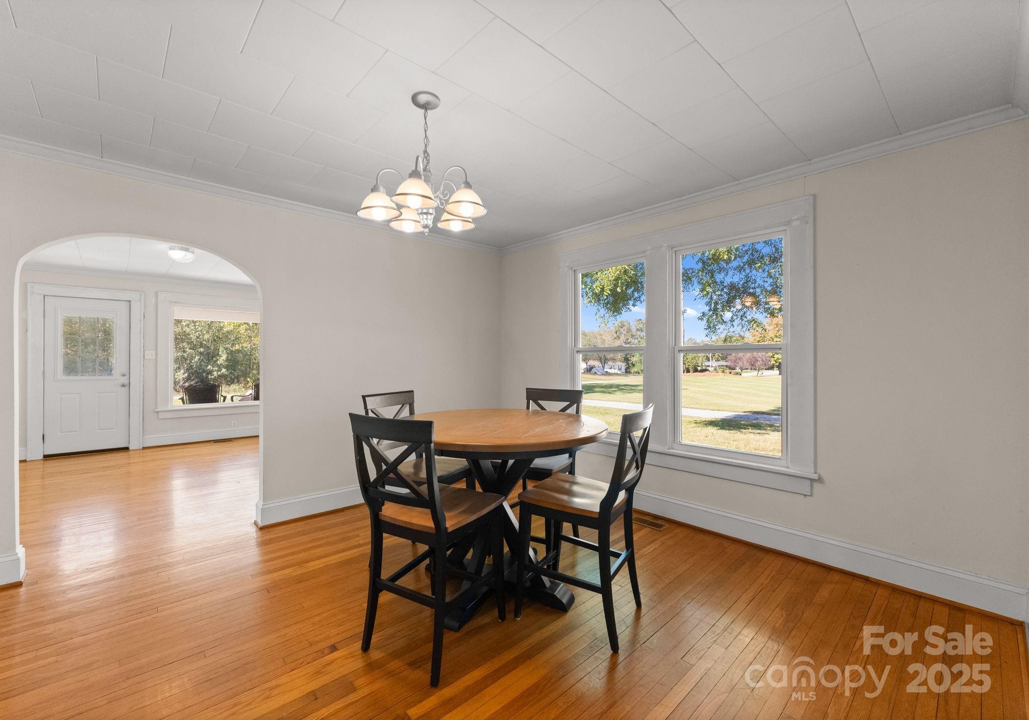 5070 Woodleaf Road Property Photo 10