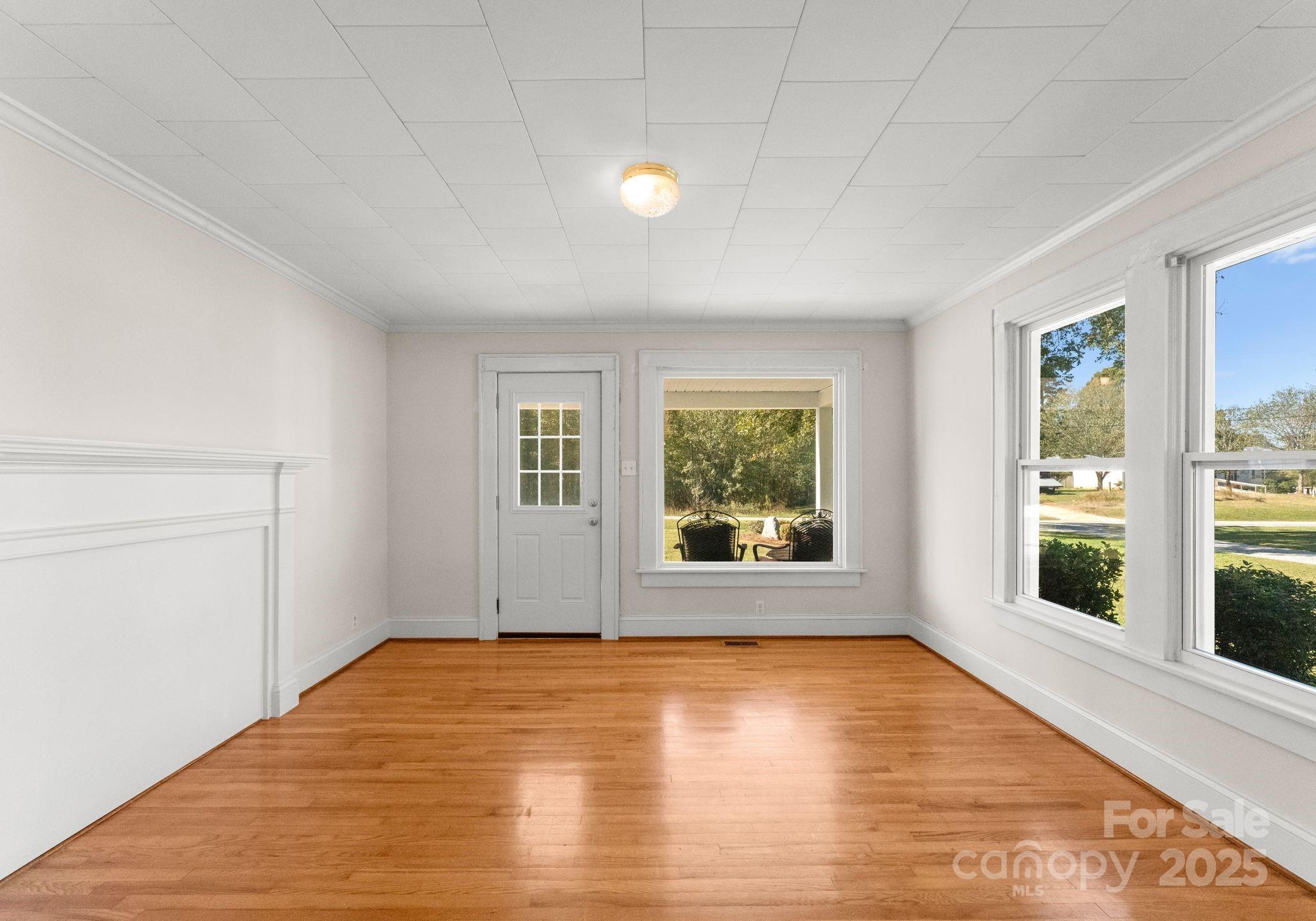 5070 Woodleaf Road Property Photo 11