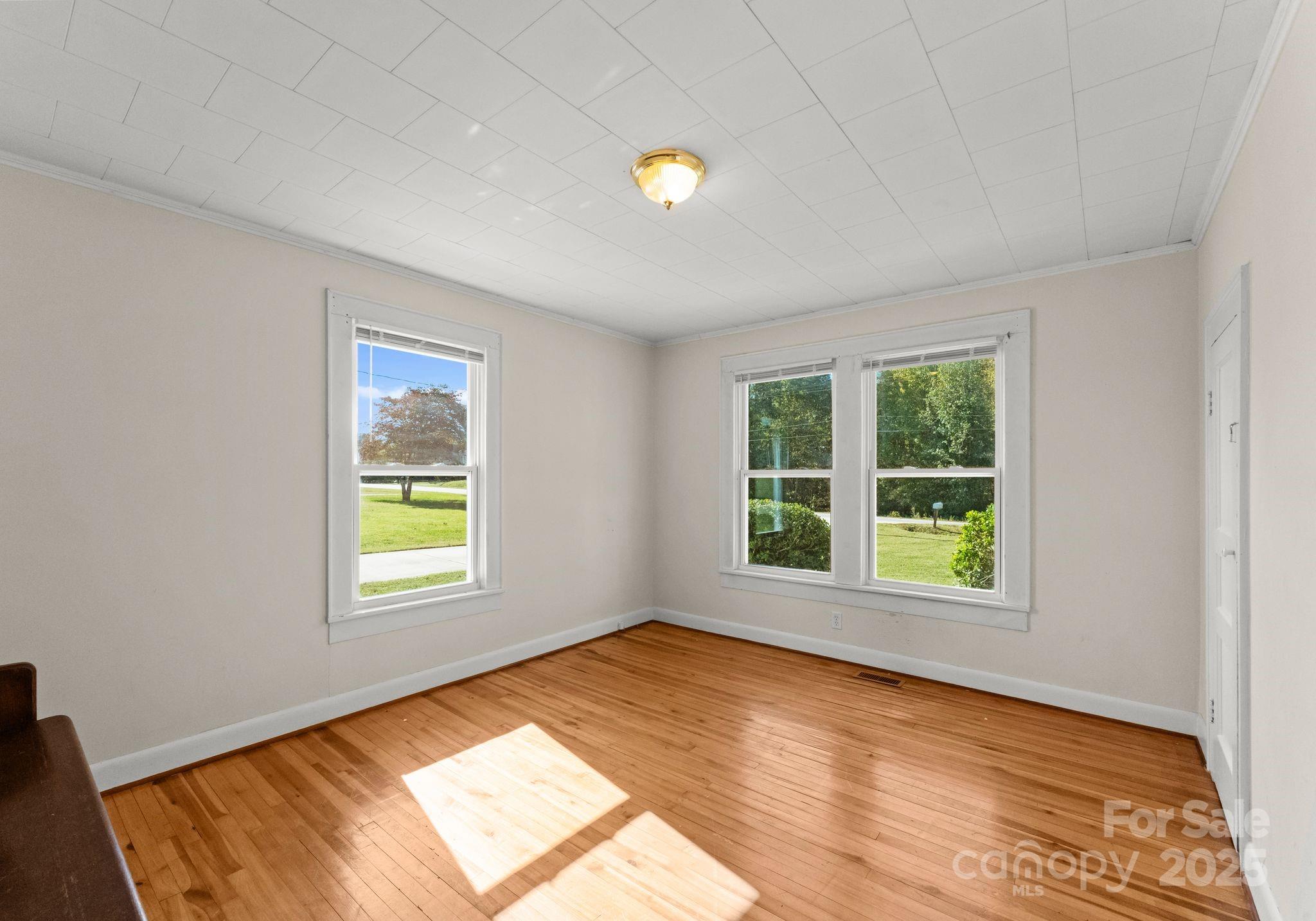 5070 Woodleaf Road Property Photo 12