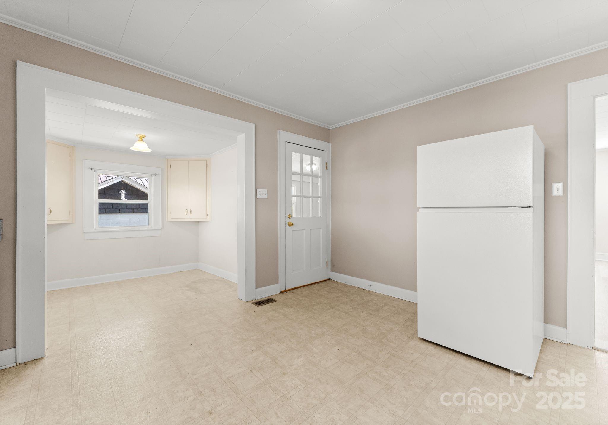 5070 Woodleaf Road Property Photo 15