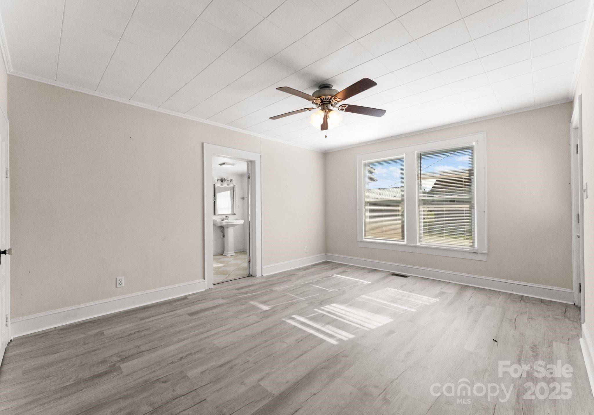 5070 Woodleaf Road Property Photo 16