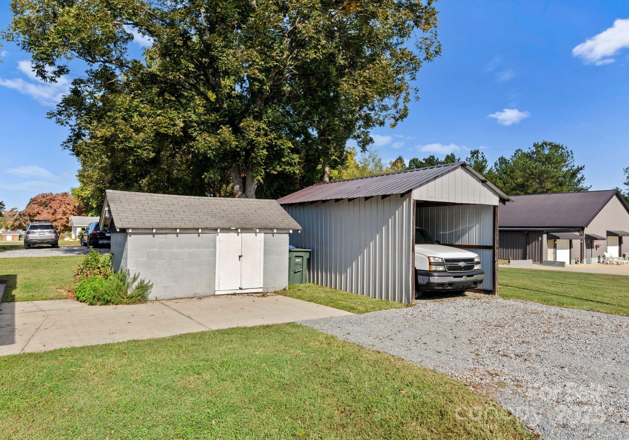 5070 Woodleaf Road Property Photo 20