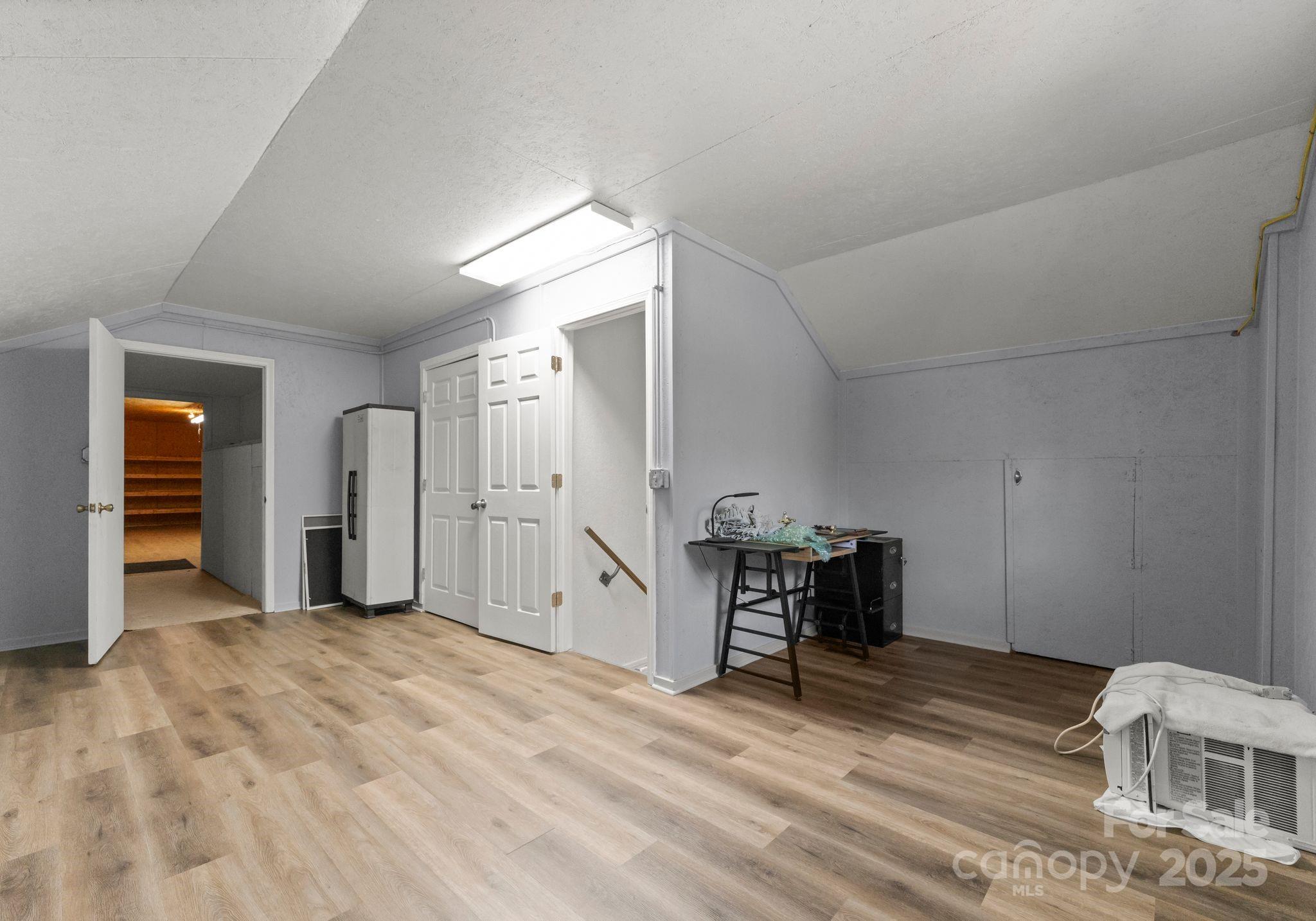 5070 Woodleaf Road Property Photo 26
