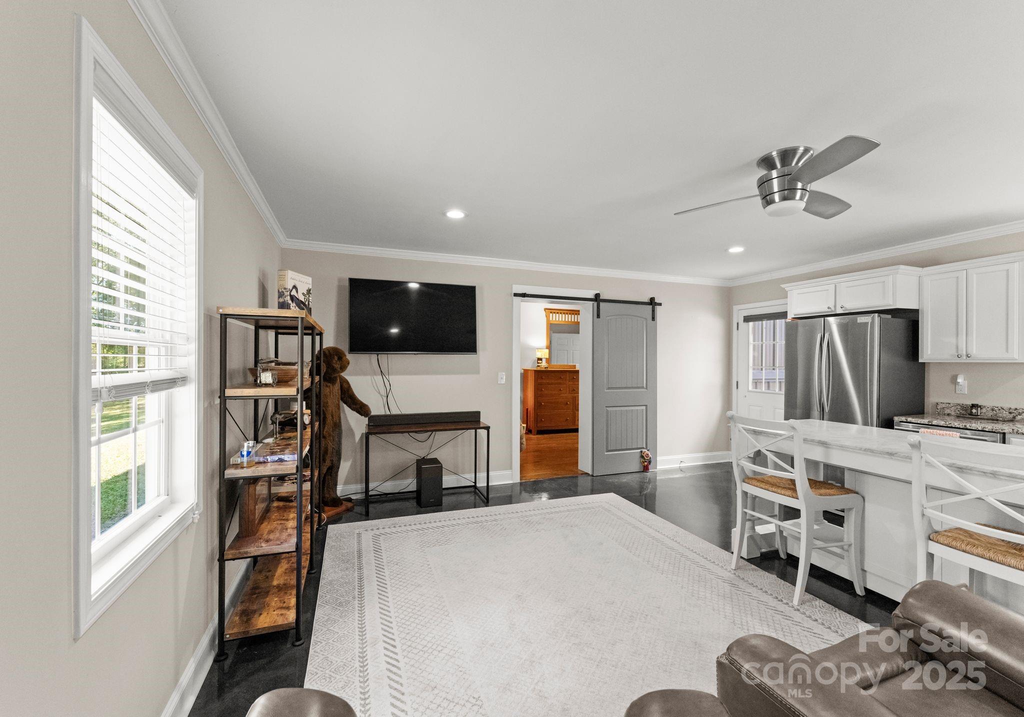 5070 Woodleaf Road Property Photo 28