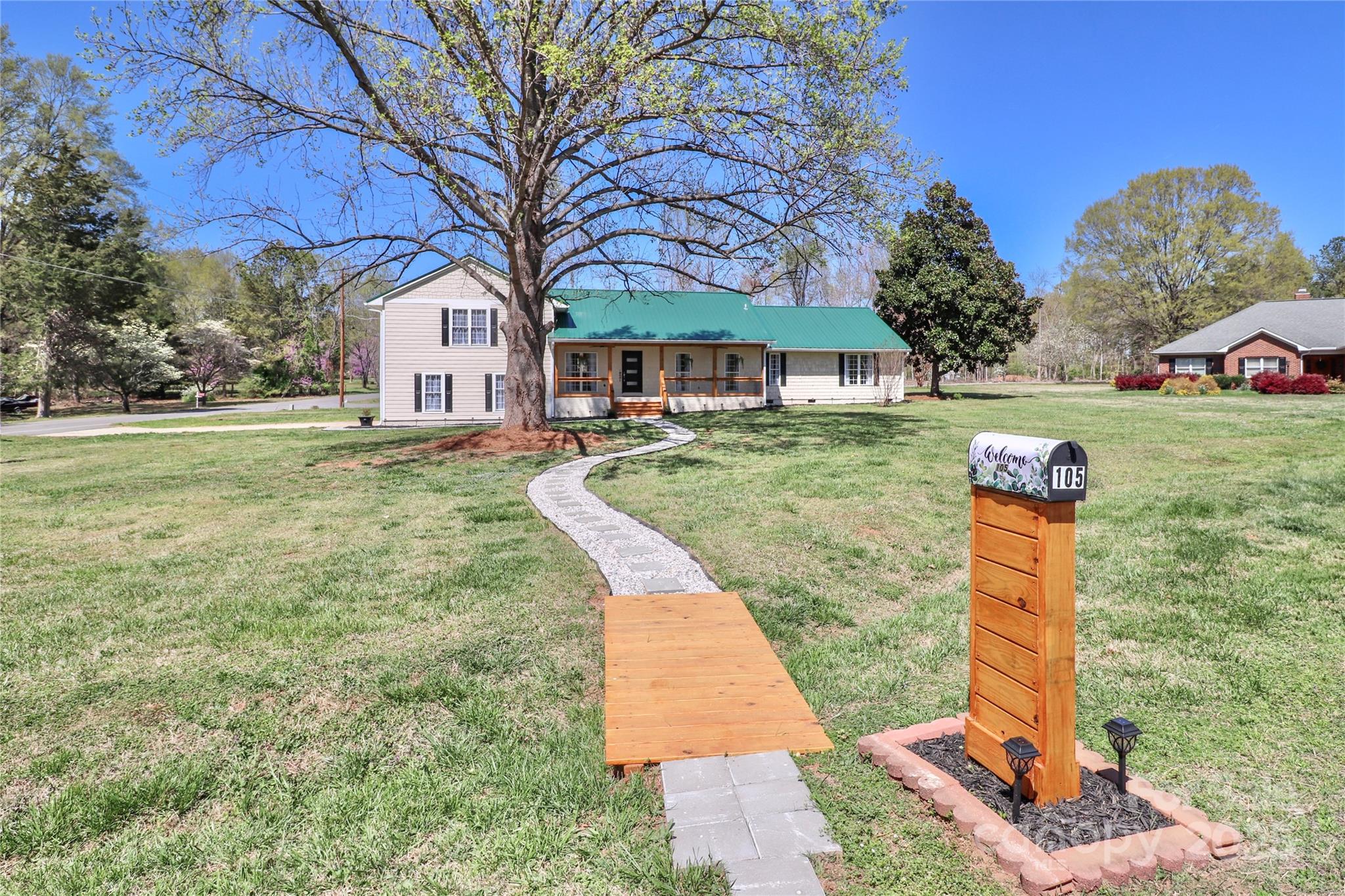 105 Pelican Court Property Photo 1