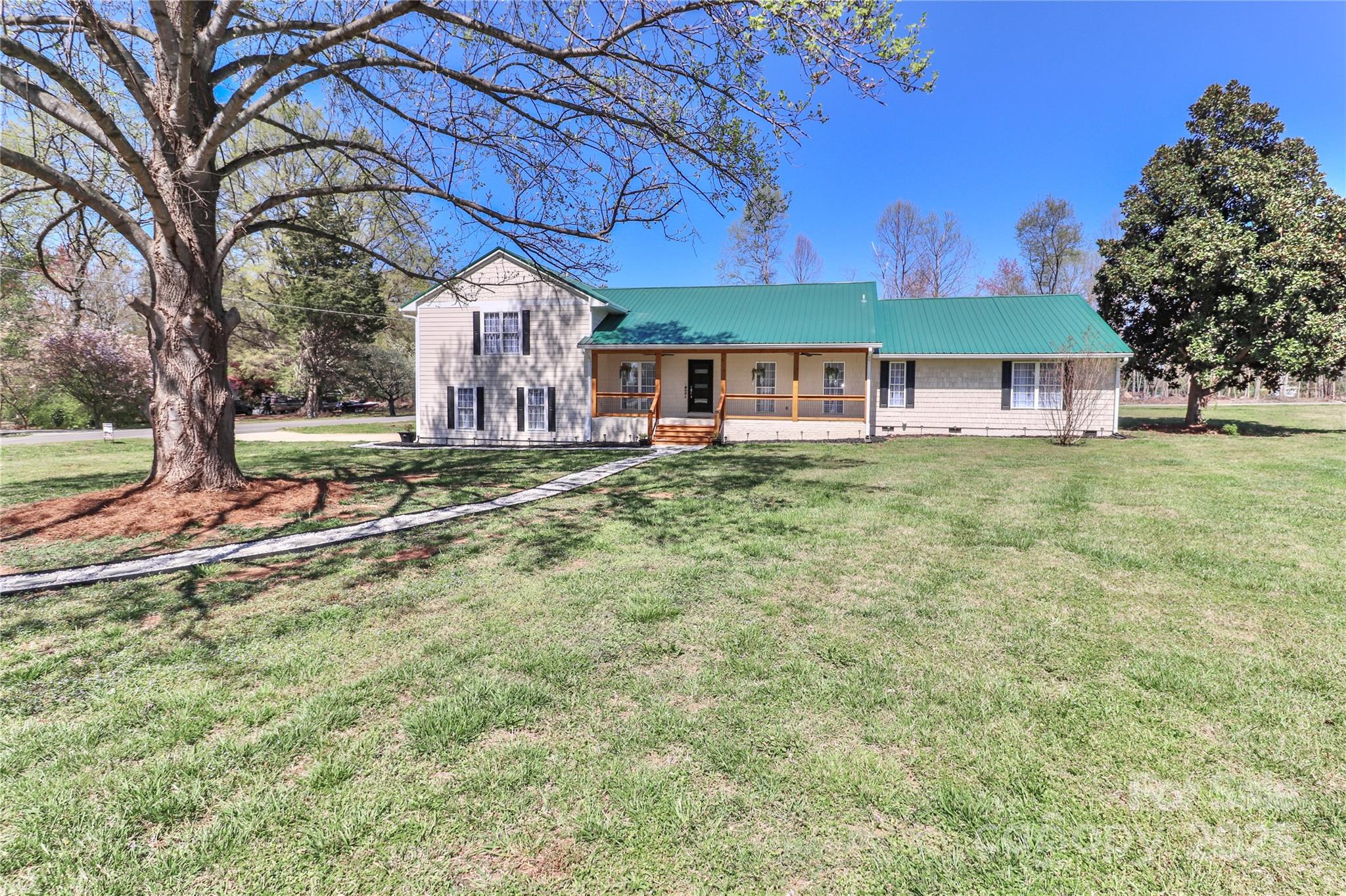 105 Pelican Court Property Photo 2