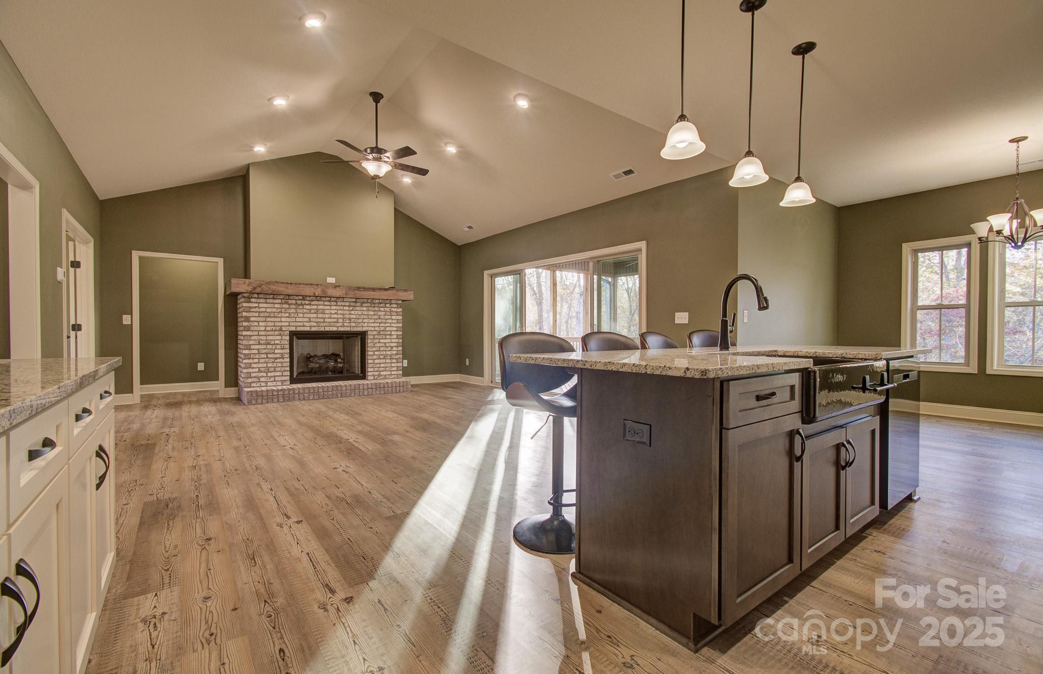 140 Cove Crest Drive Property Photo 4