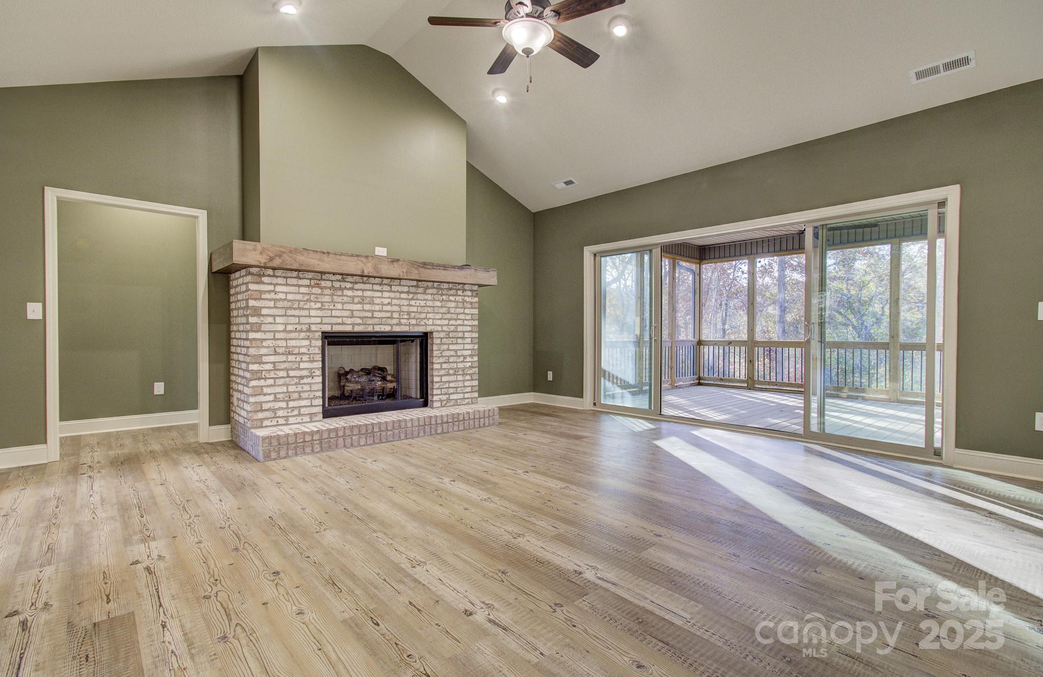 140 Cove Crest Drive Property Photo 8
