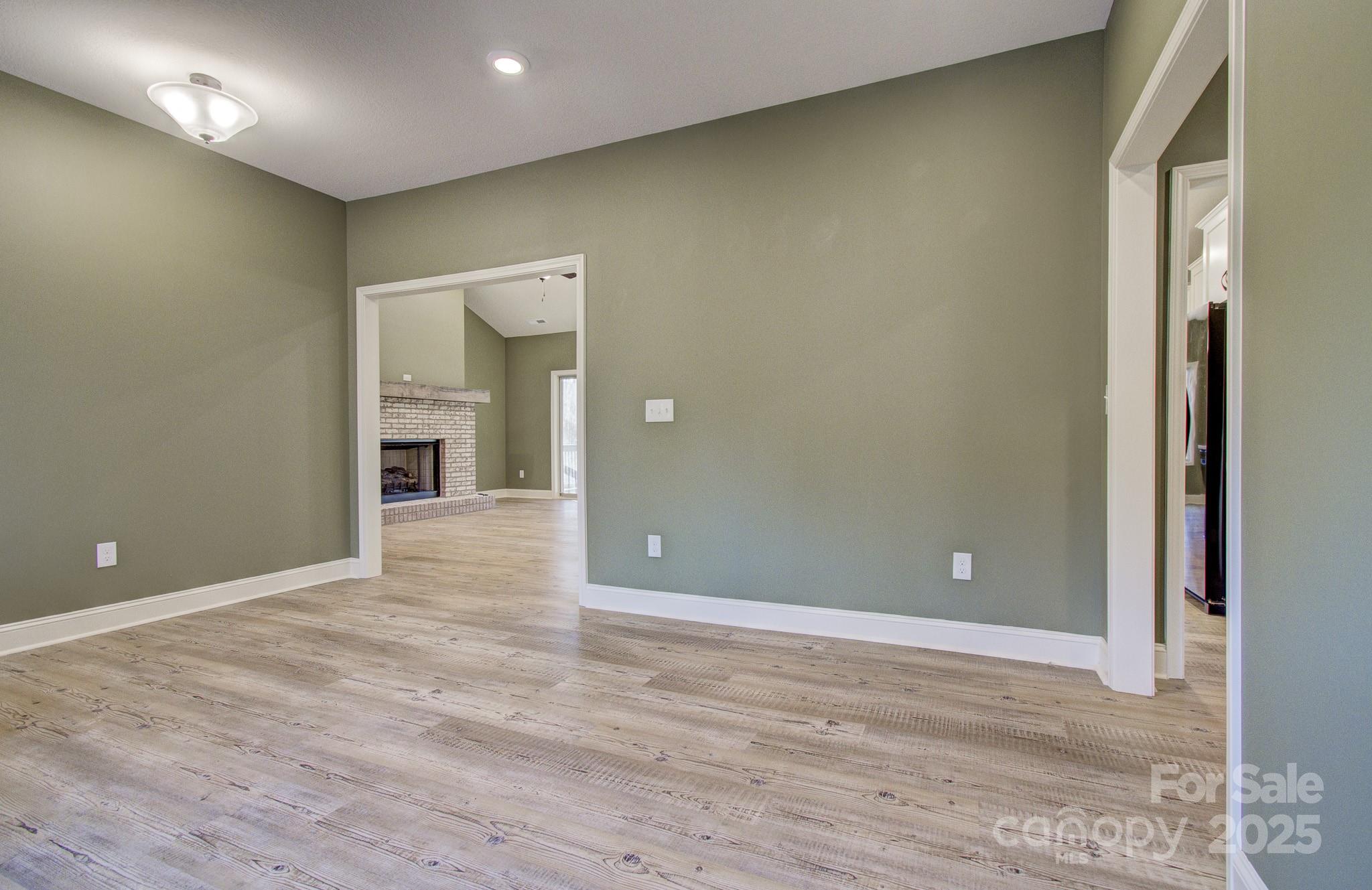 140 Cove Crest Drive Property Photo 14