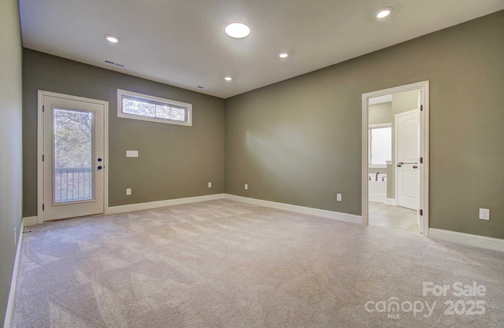 140 Cove Crest Drive Property Photo 18