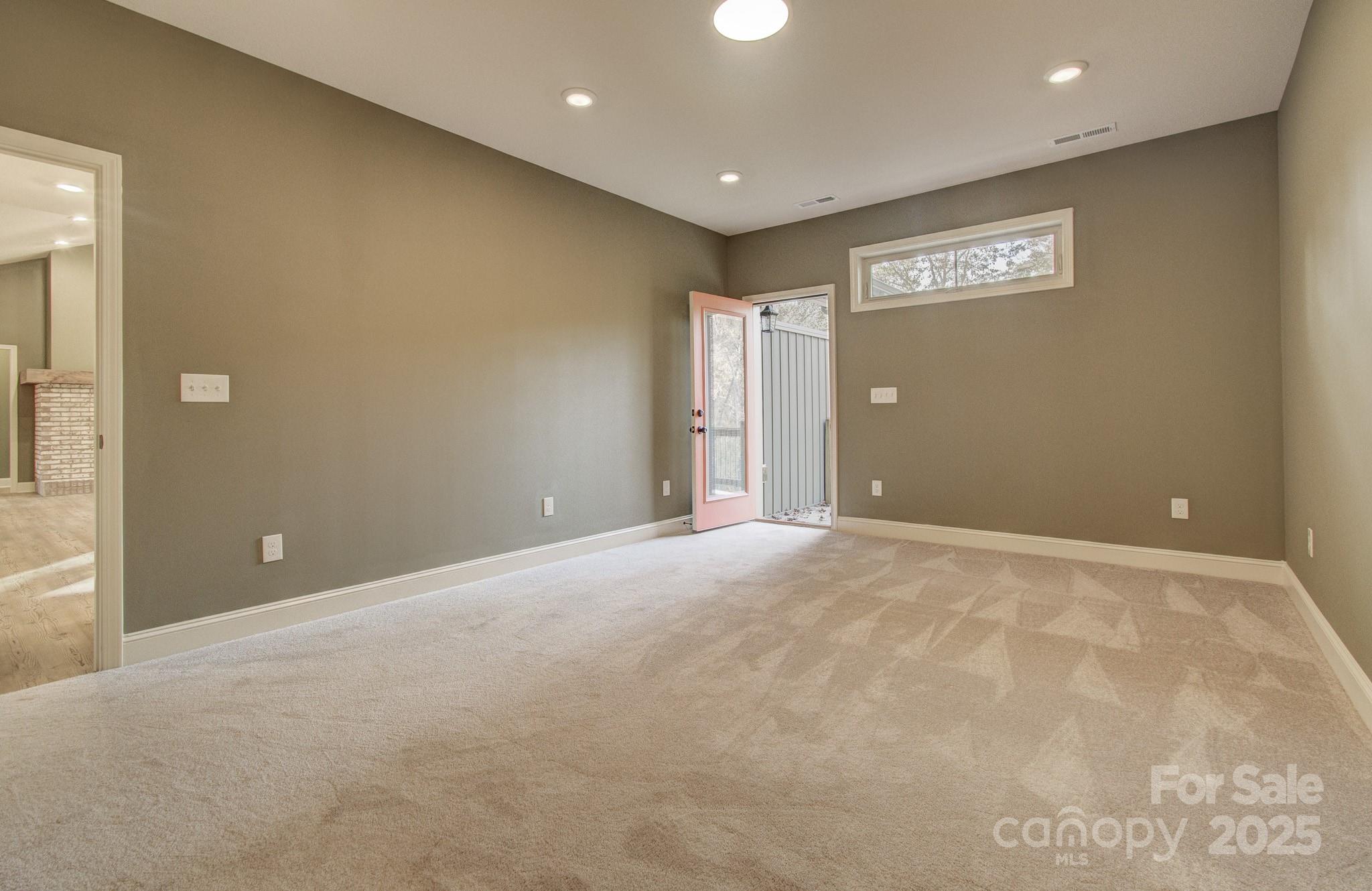 140 Cove Crest Drive Property Photo 20