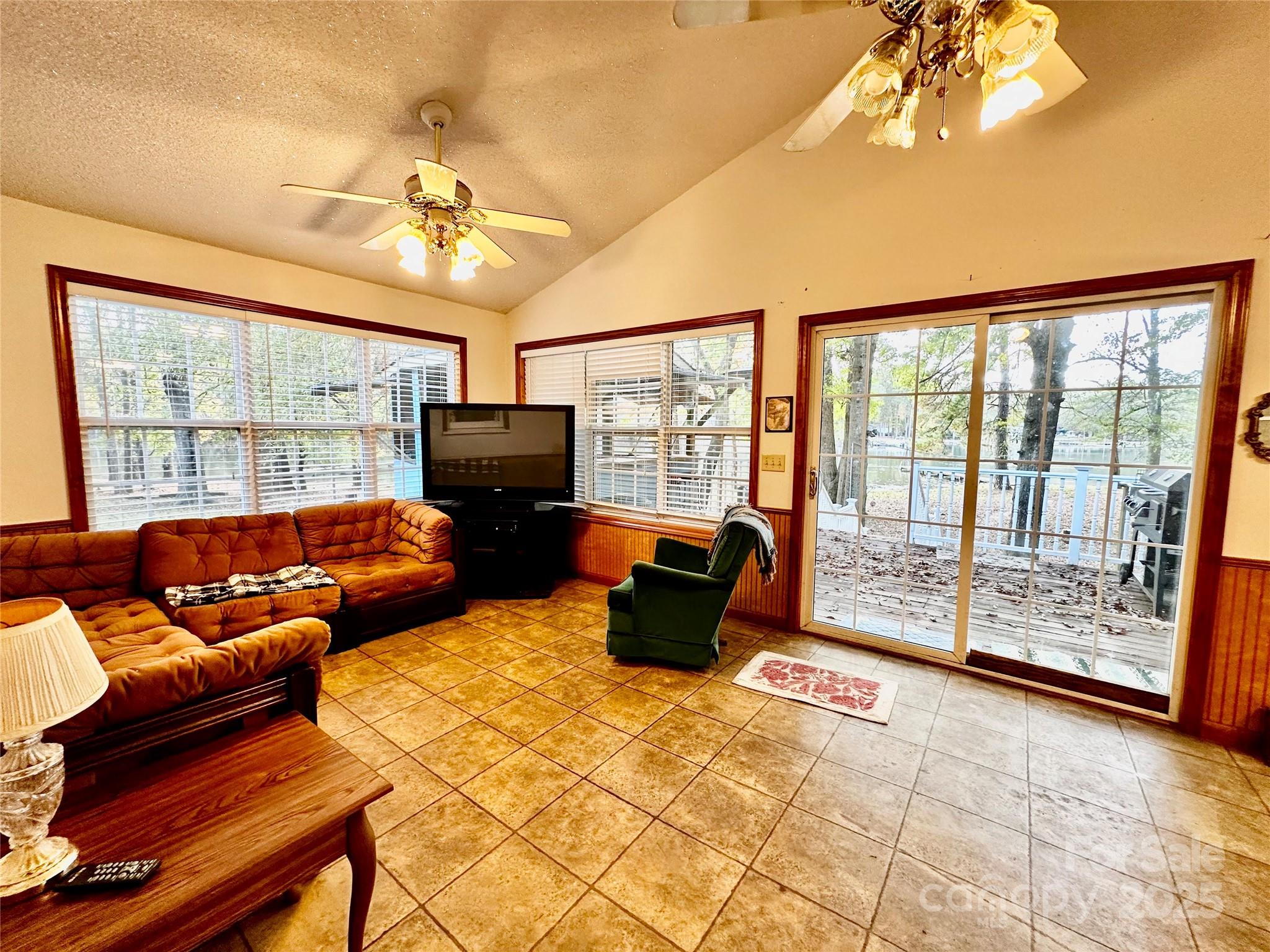 518 Valley 1 Drive Property Photo 34