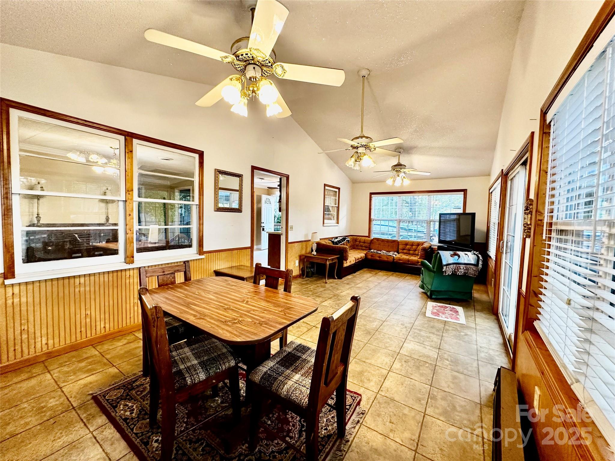 518 Valley 1 Drive Property Photo 35