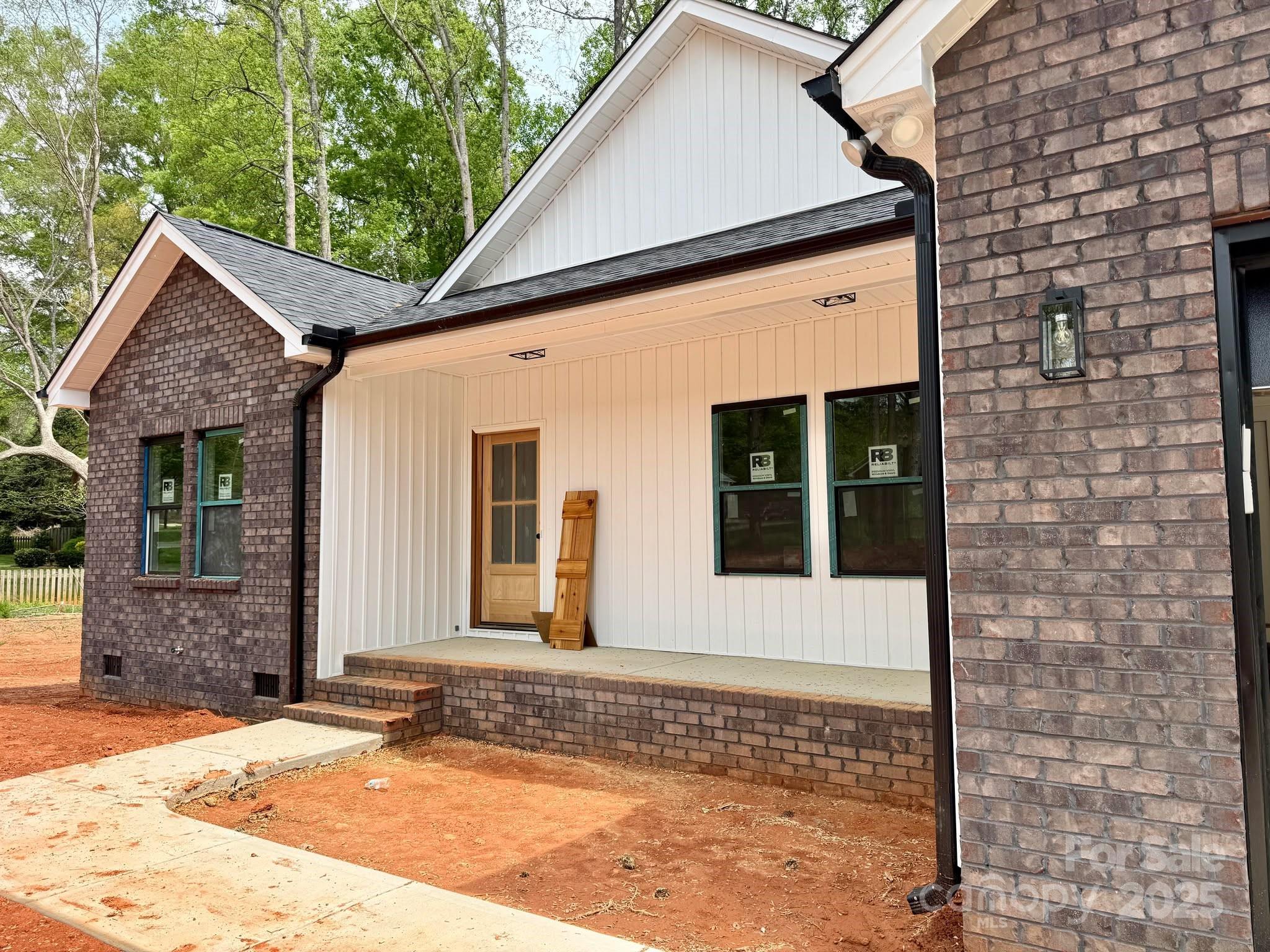 275 Bonaventure Drive Property Photo 2