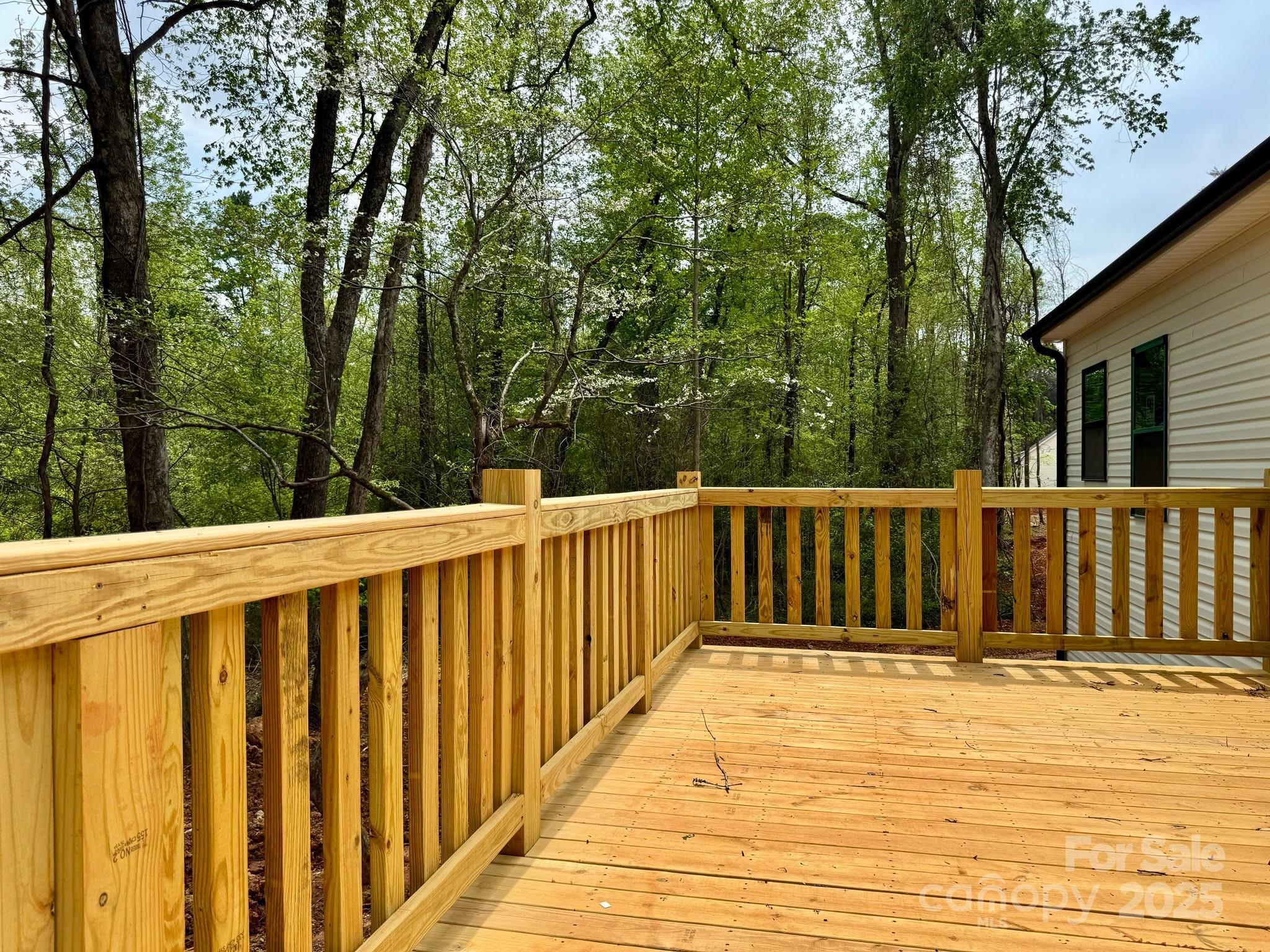 275 Bonaventure Drive Property Photo 3
