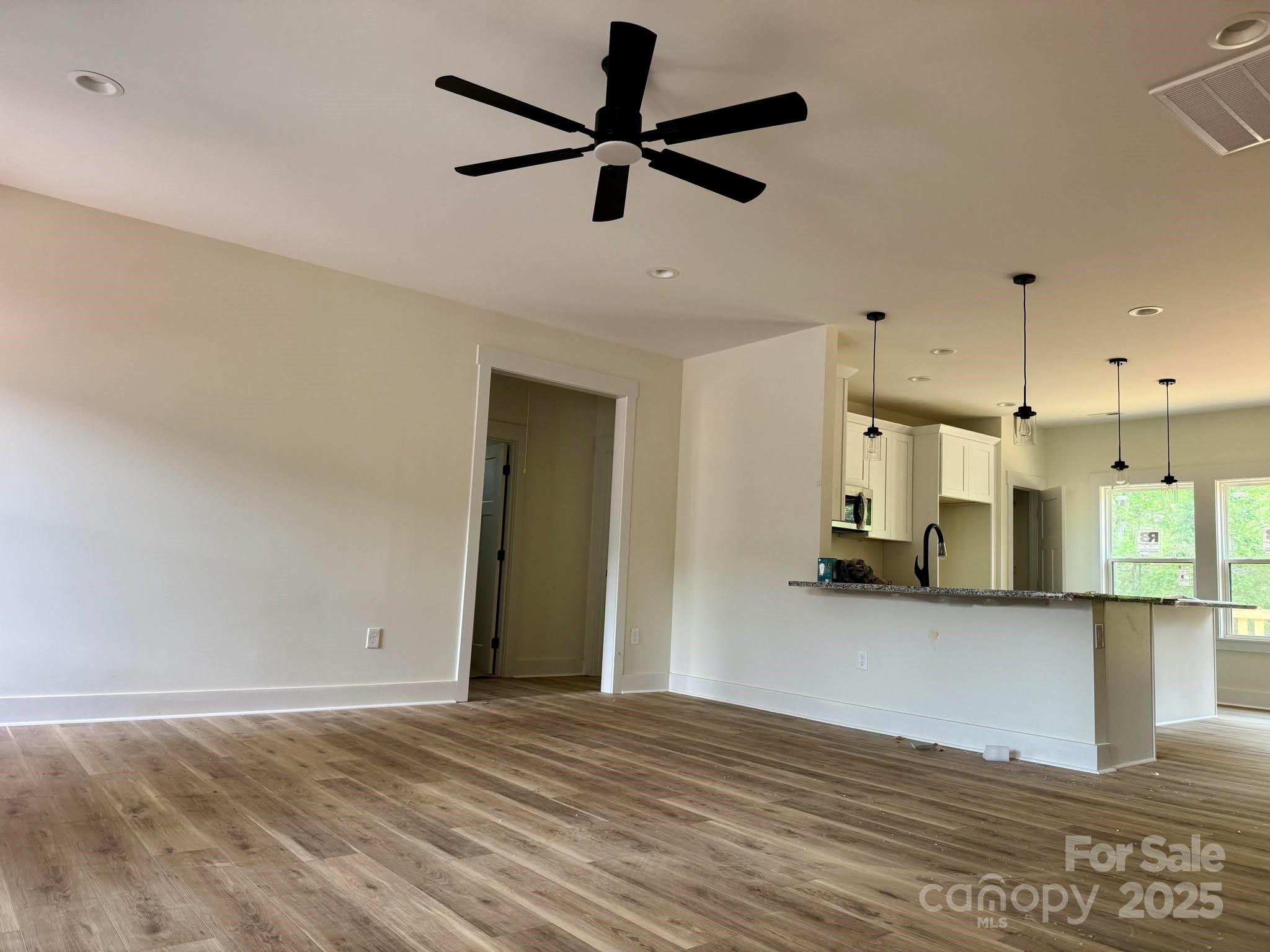 275 Bonaventure Drive Property Photo 6