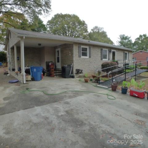 499 Raymond Street Property Photo