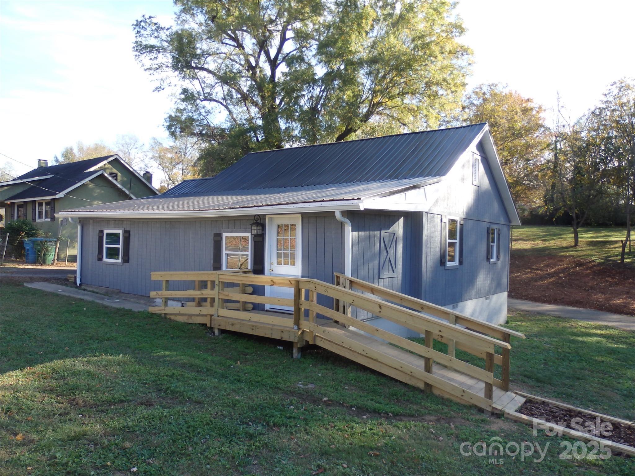 539 W Salisbury Street Property Photo 2