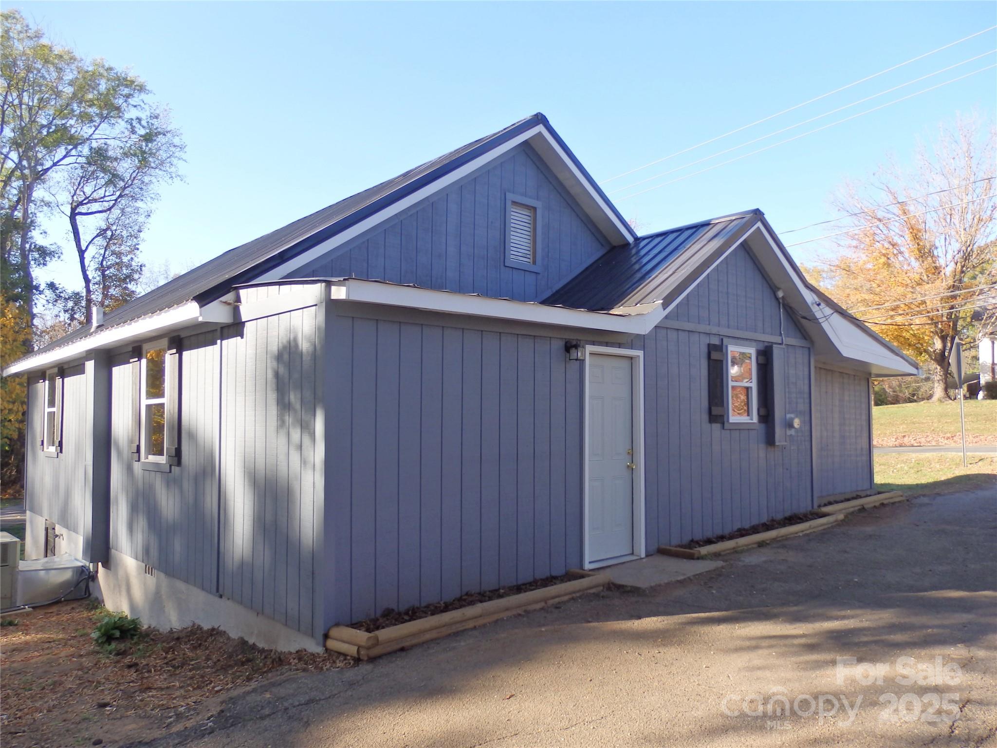 539 W Salisbury Street Property Photo 4