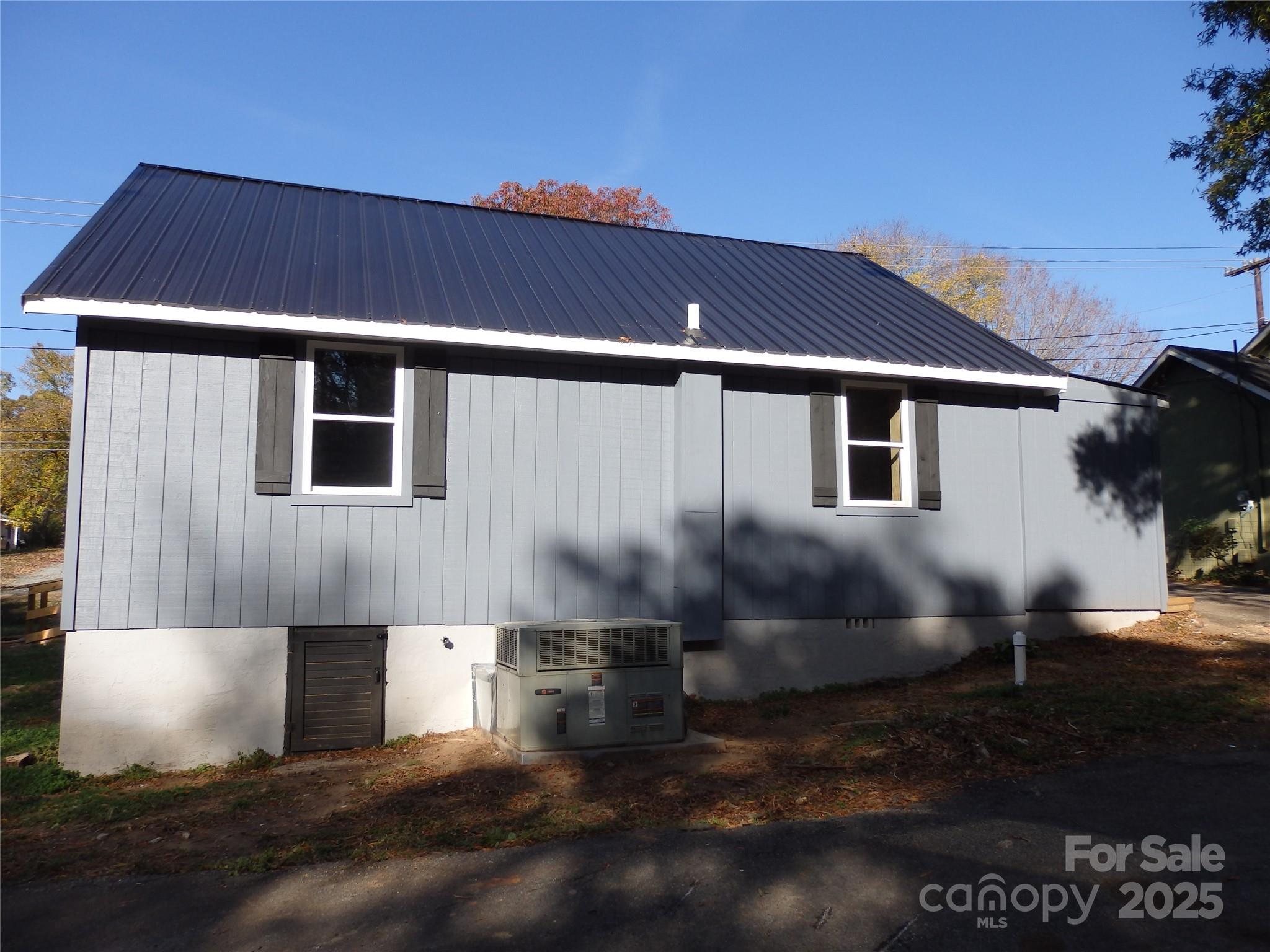 539 W Salisbury Street Property Photo 7