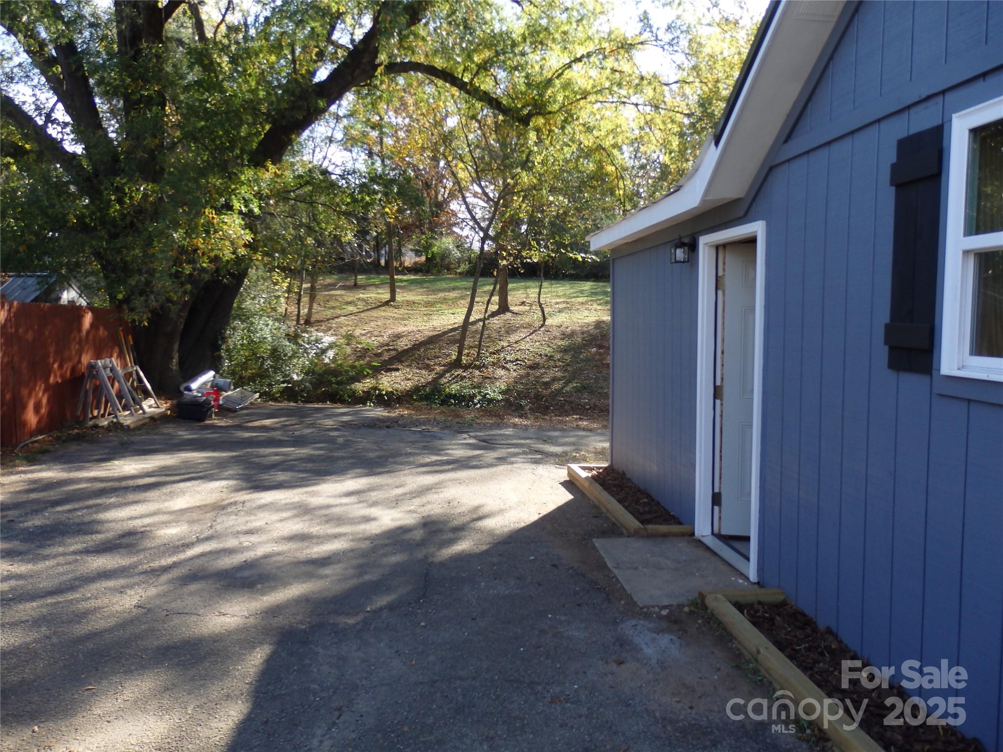 539 W Salisbury Street Property Photo 8