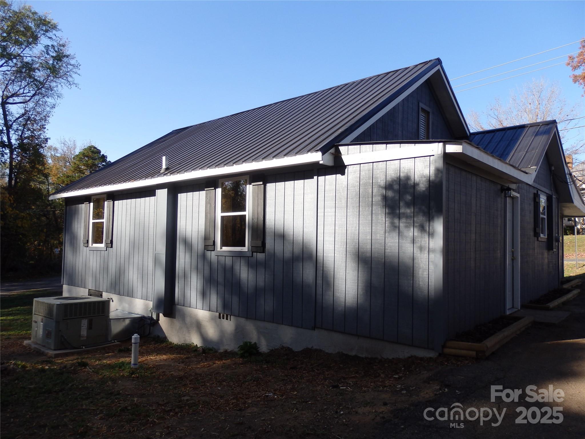 539 W Salisbury Street Property Photo 9