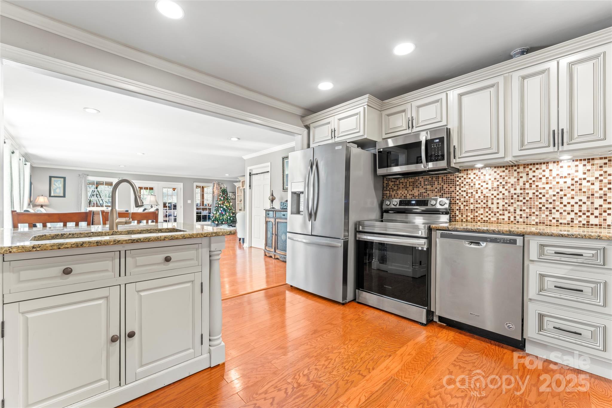 138 Wyanoke Avenue Property Photo 3