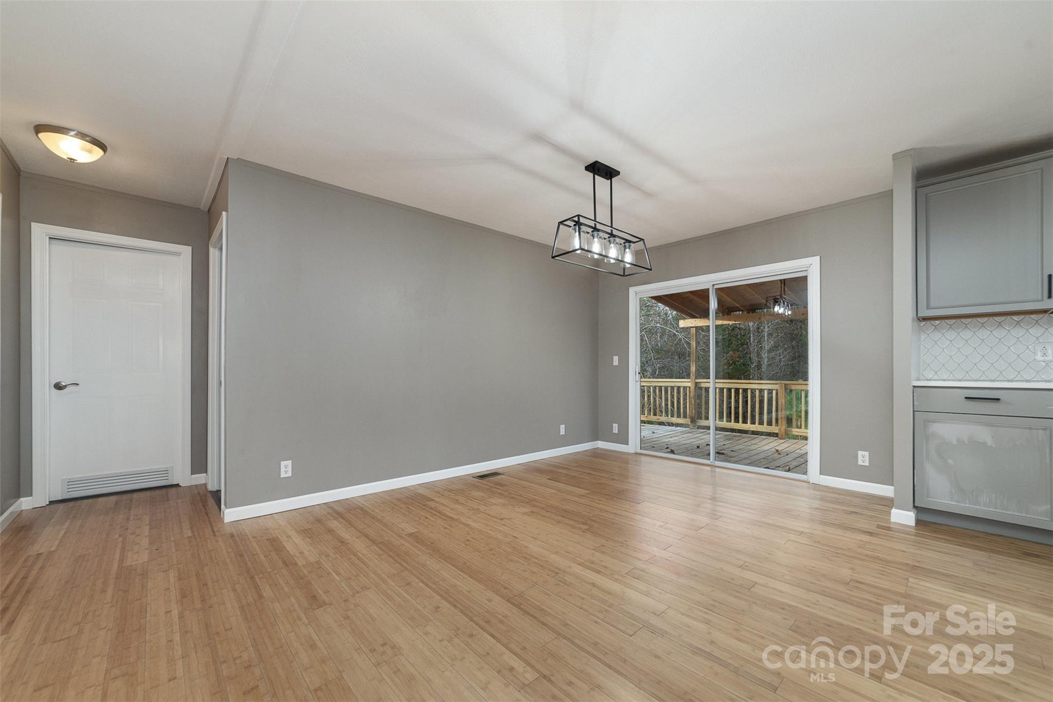1176 Peppertree Drive Property Photo 6