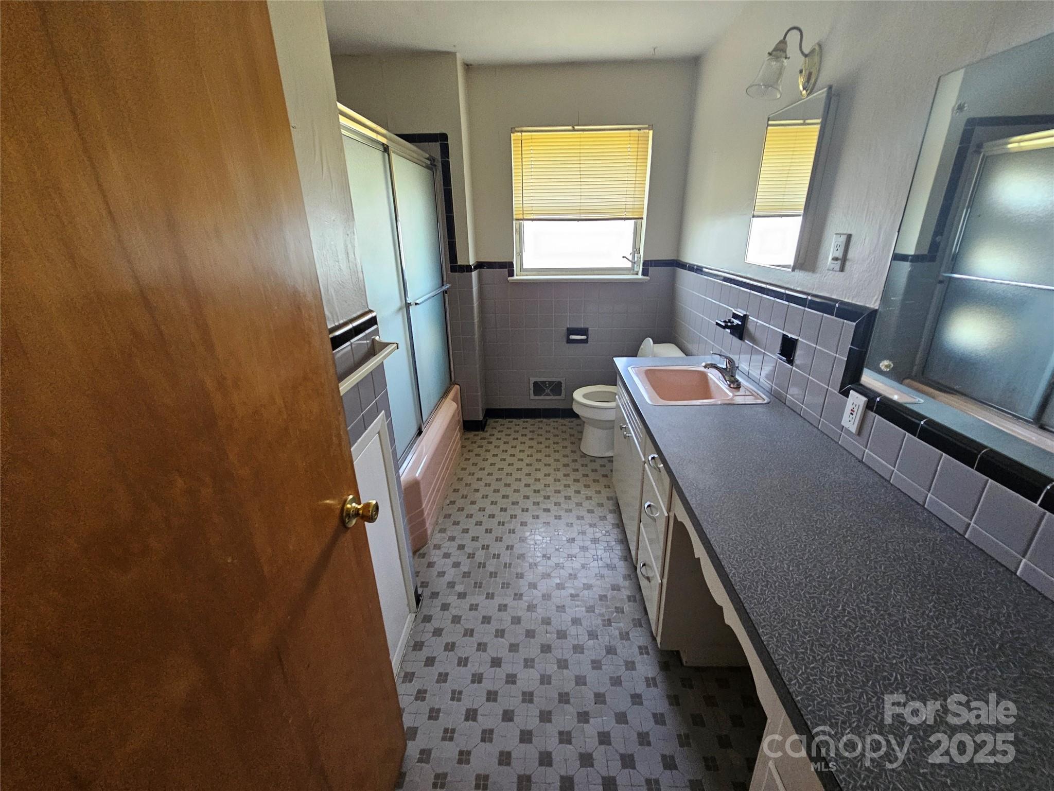 2440 Springs Road Property Photo 11