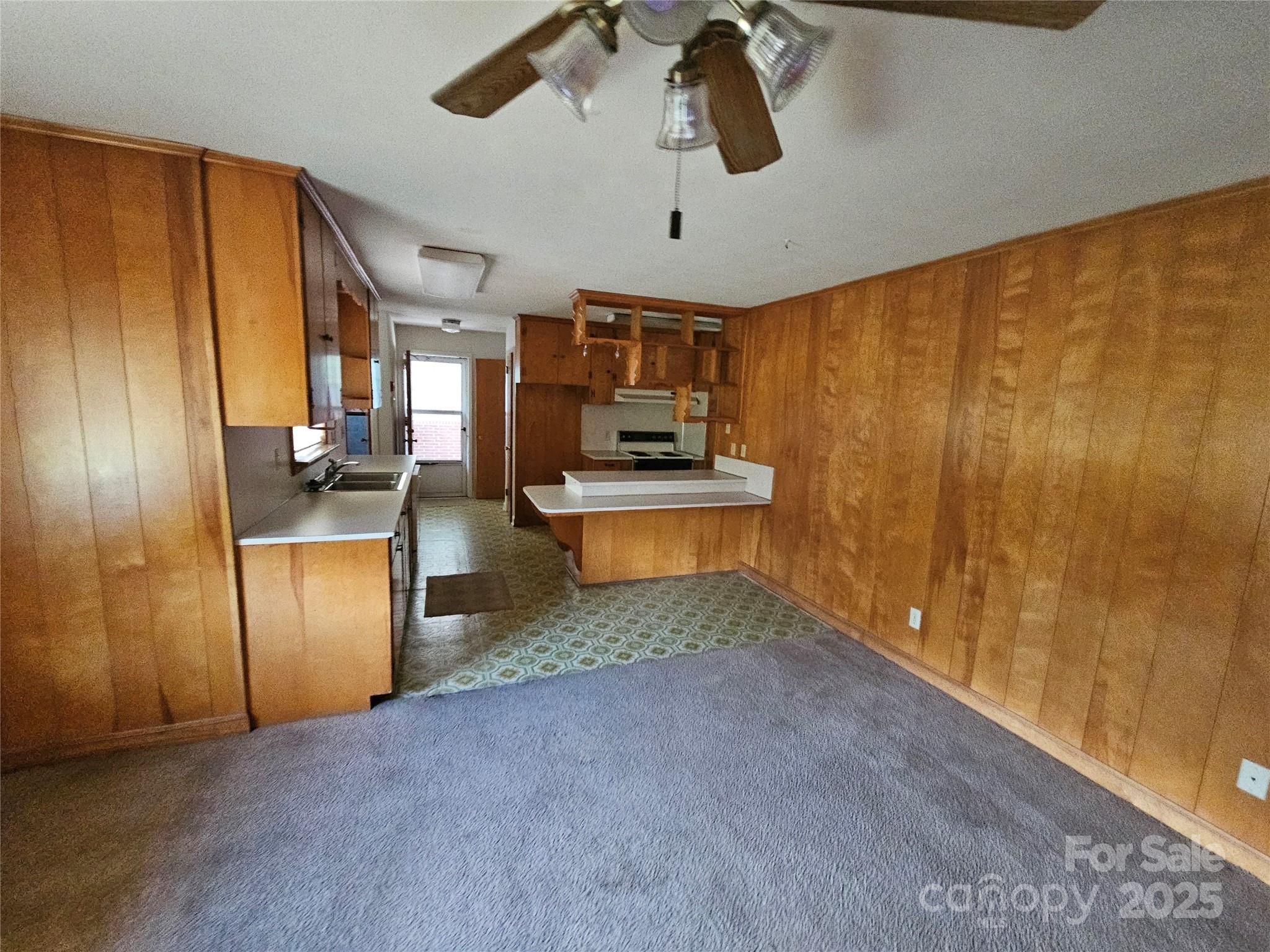 2440 Springs Road Property Photo 12