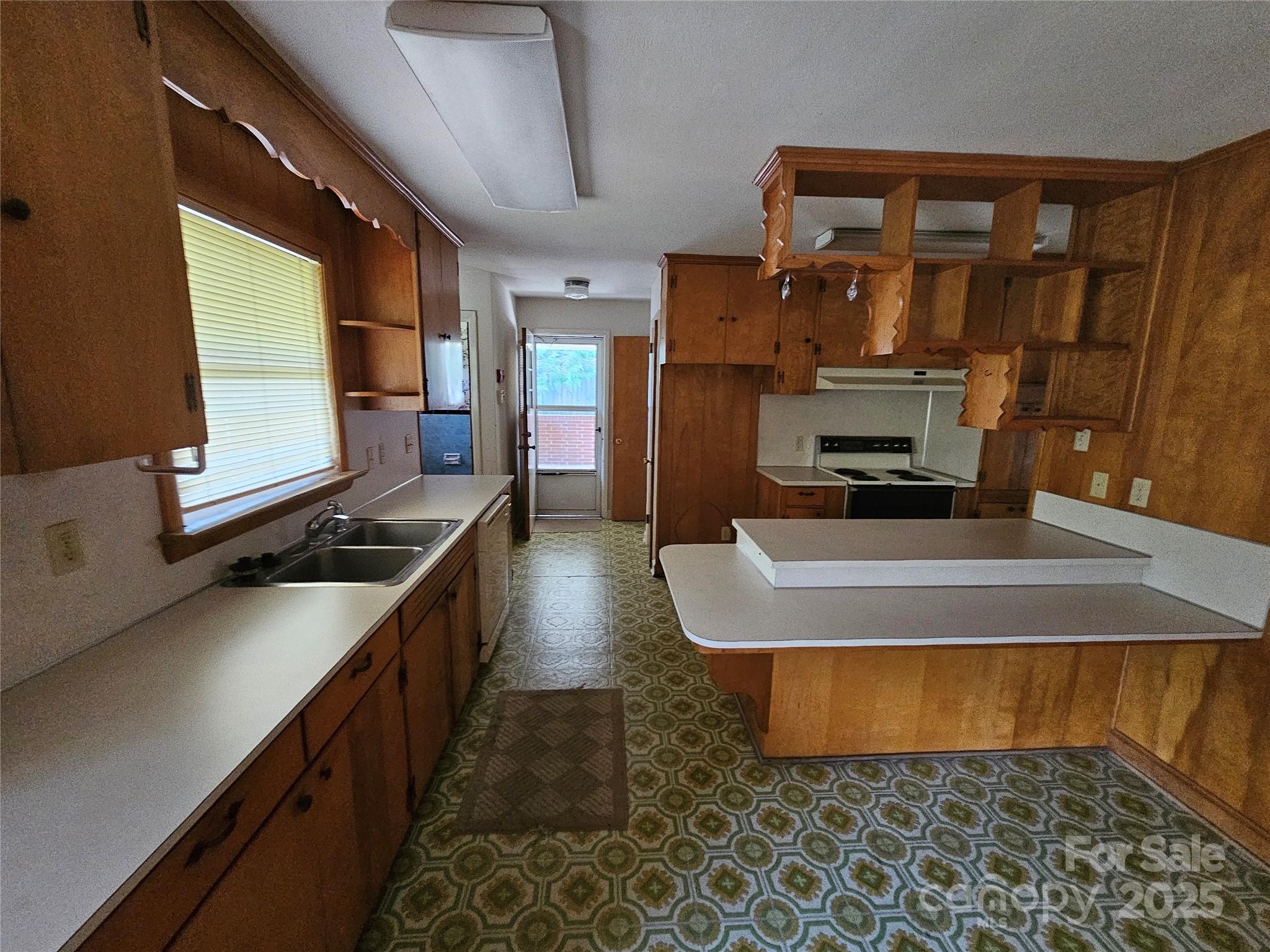 2440 Springs Road Property Photo 13