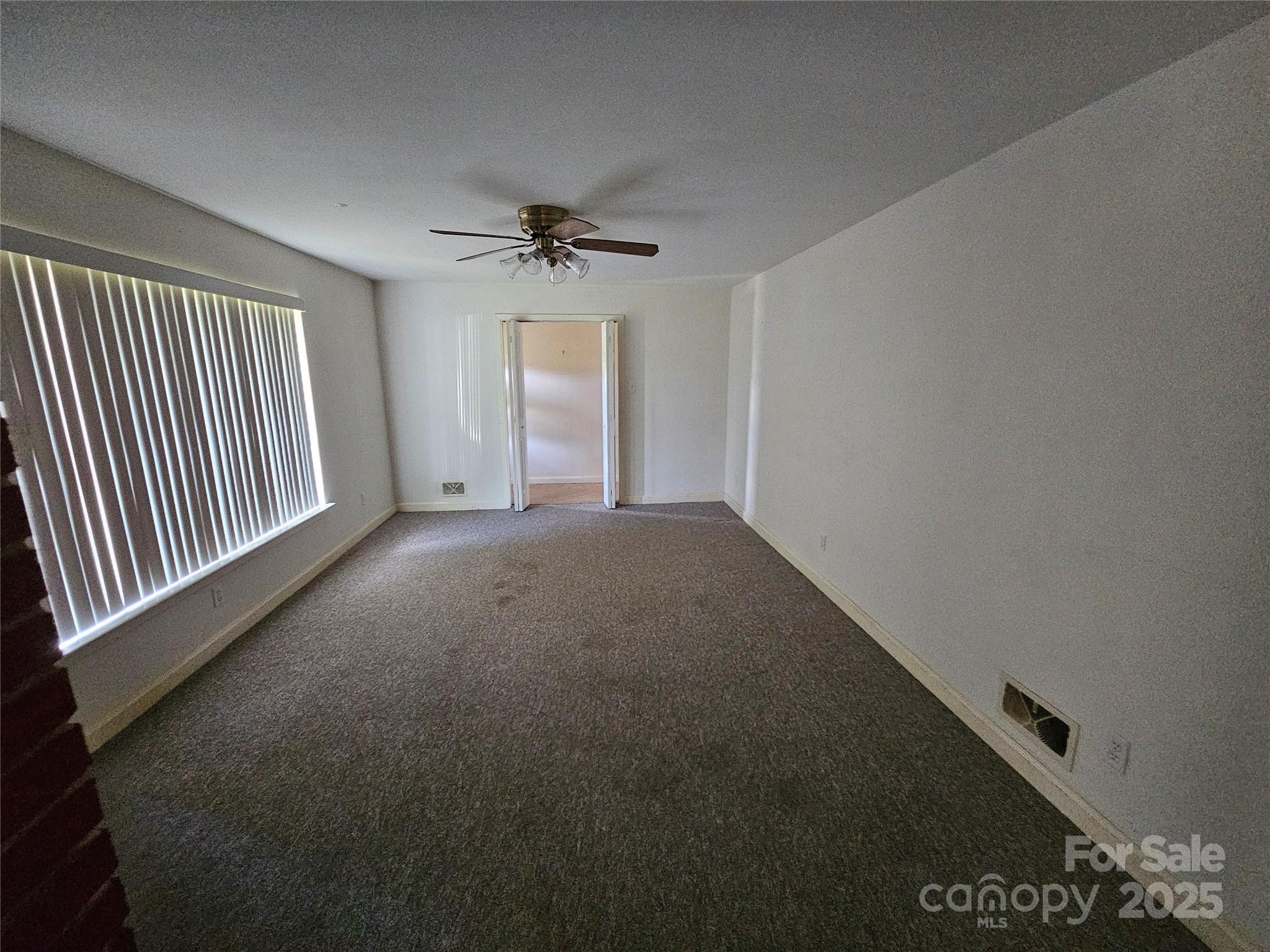 2440 Springs Road Property Photo 15