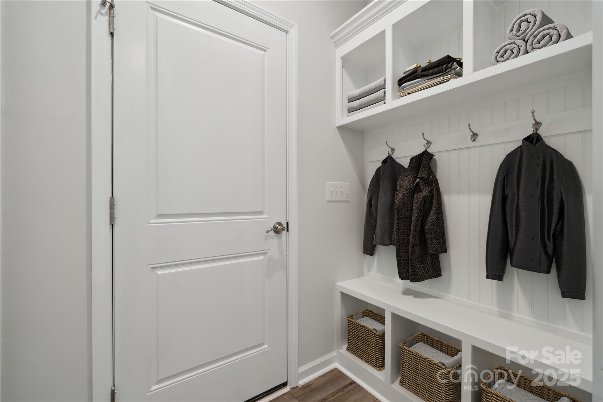 885 Exeter Drive 070 Property Photo 6