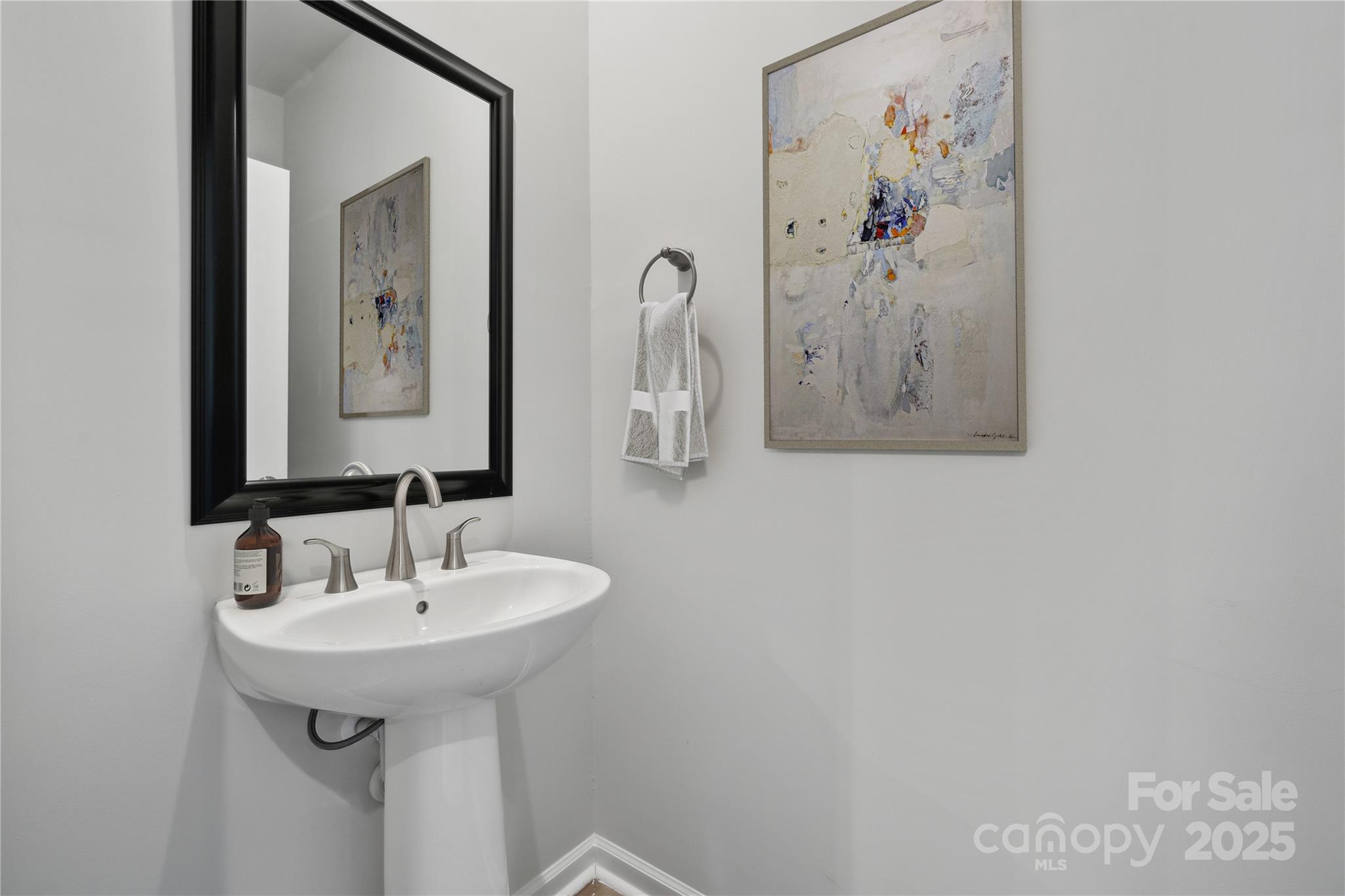885 Exeter Drive 070 Property Photo 7