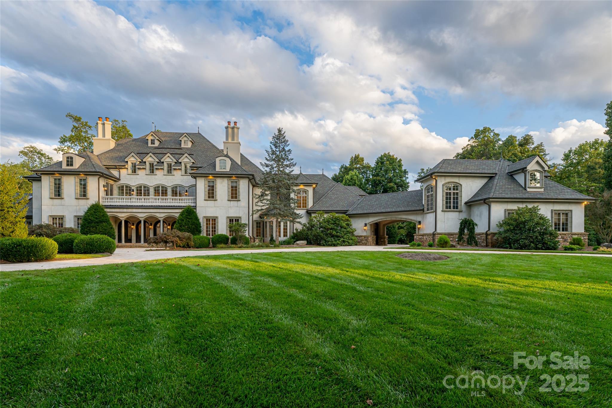 316 S Braeside Court Property Photo