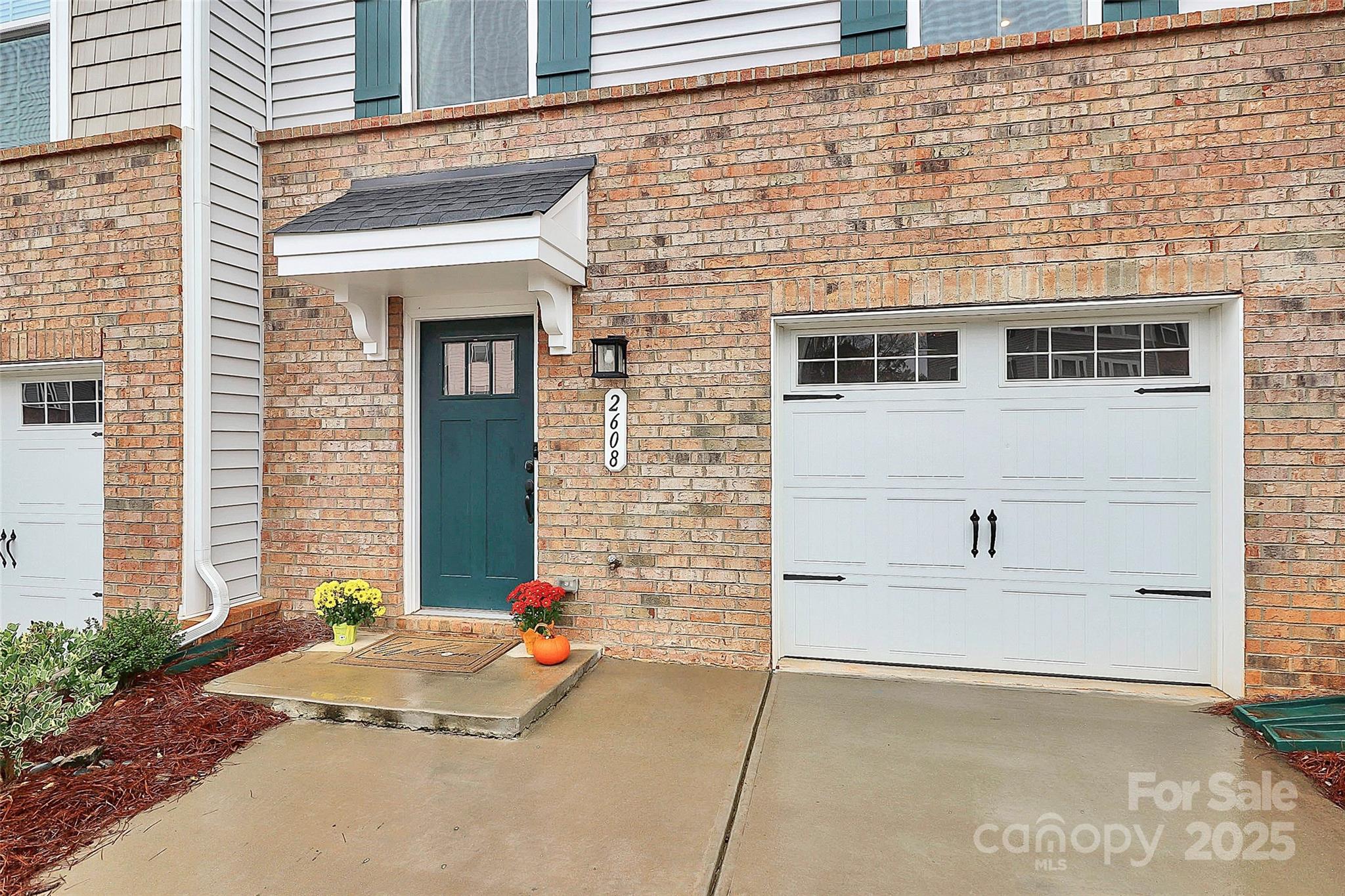 2608 Grantham Place Drive Property Photo 4