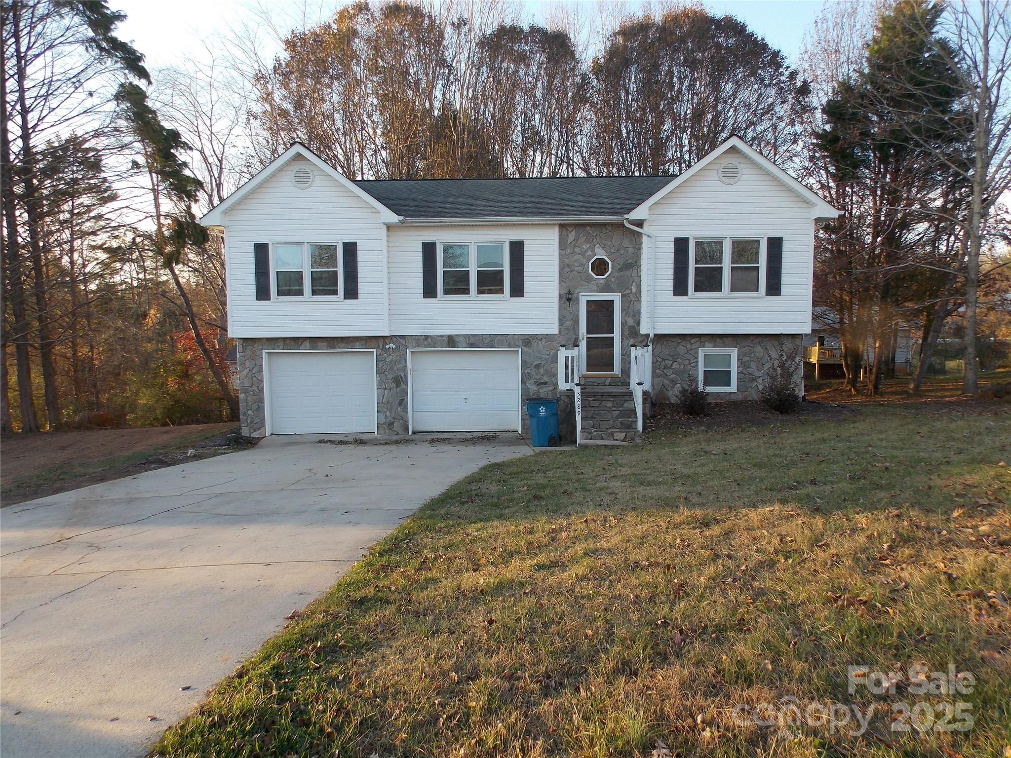 3289 Capital Court Property Photo 1