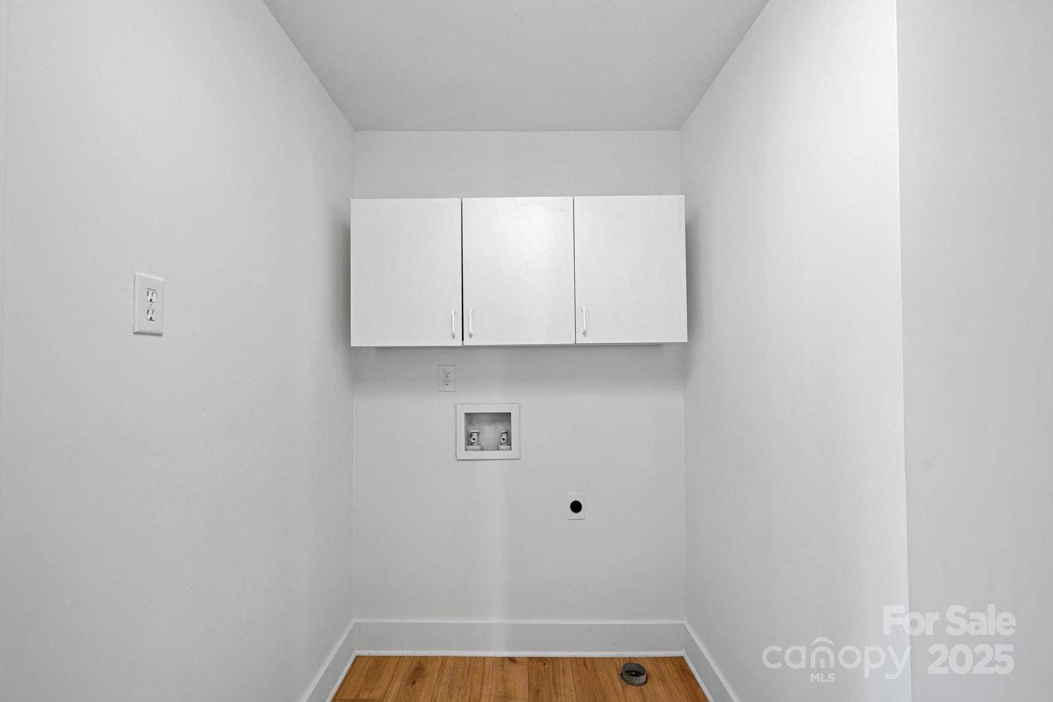 9027 Twin Trail Drive Property Photo 14