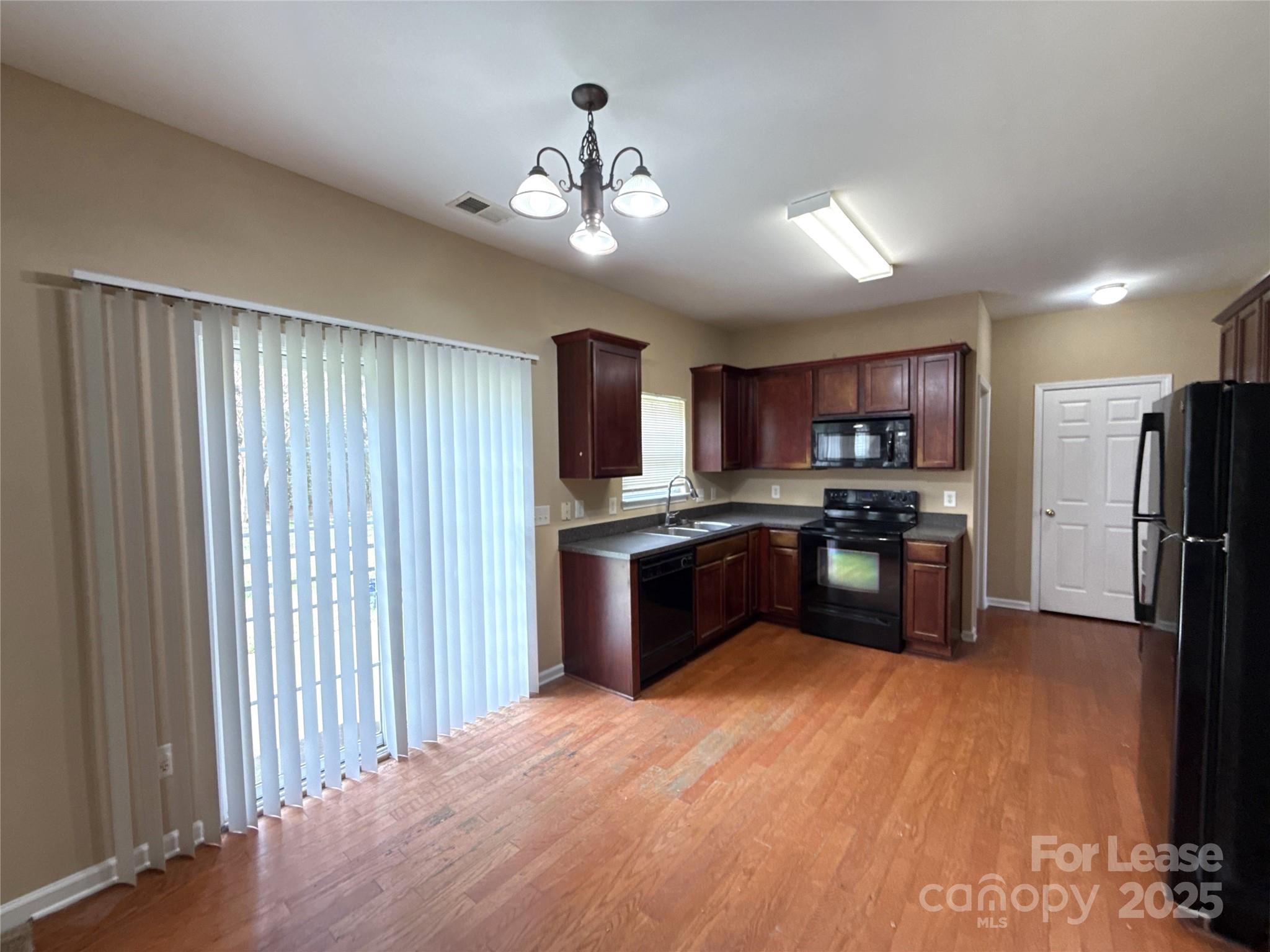 10024 Barrands Lane Property Photo 6