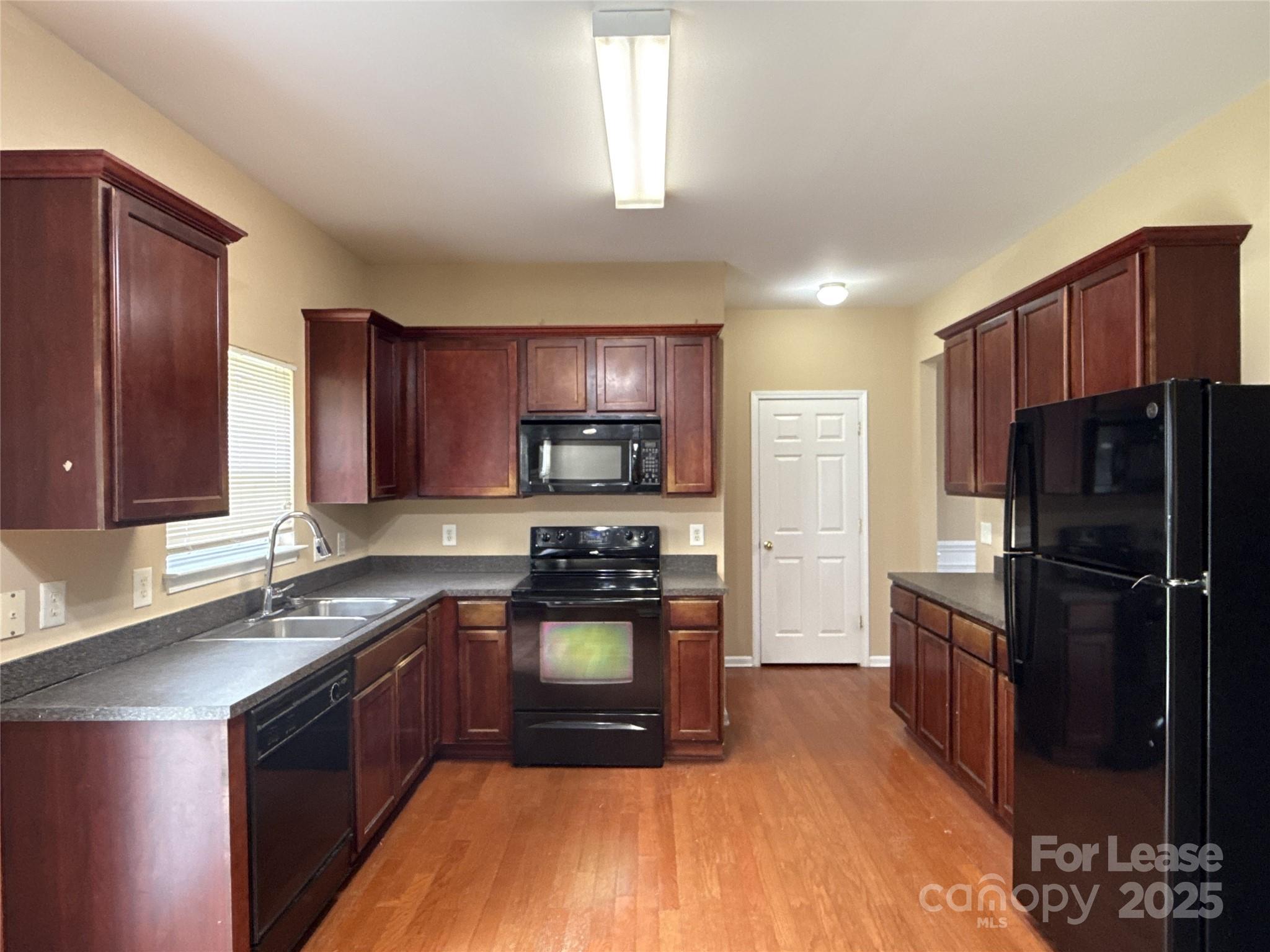 10024 Barrands Lane Property Photo 8