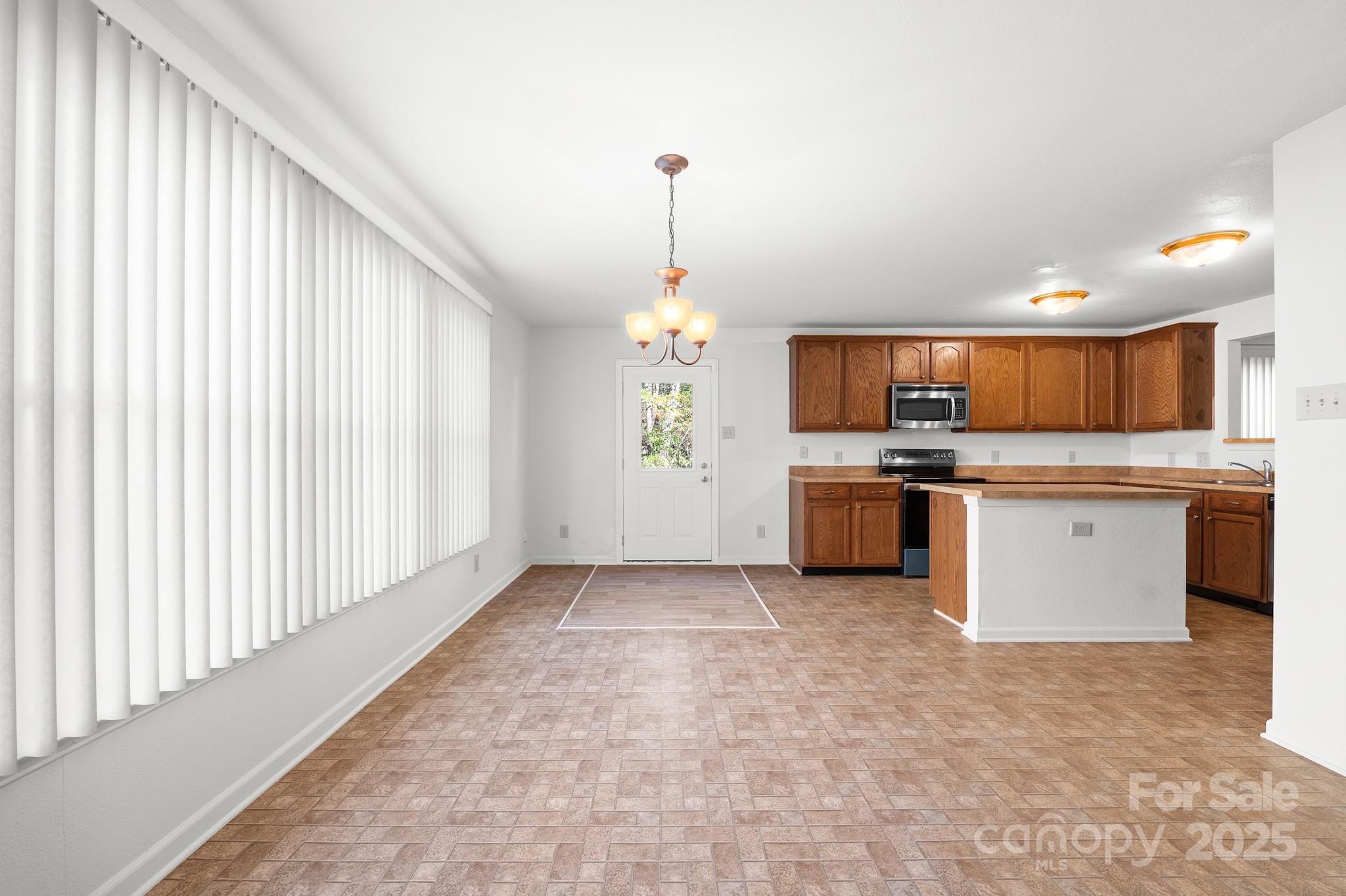 2318 Sweet Flag Court Property Photo 3