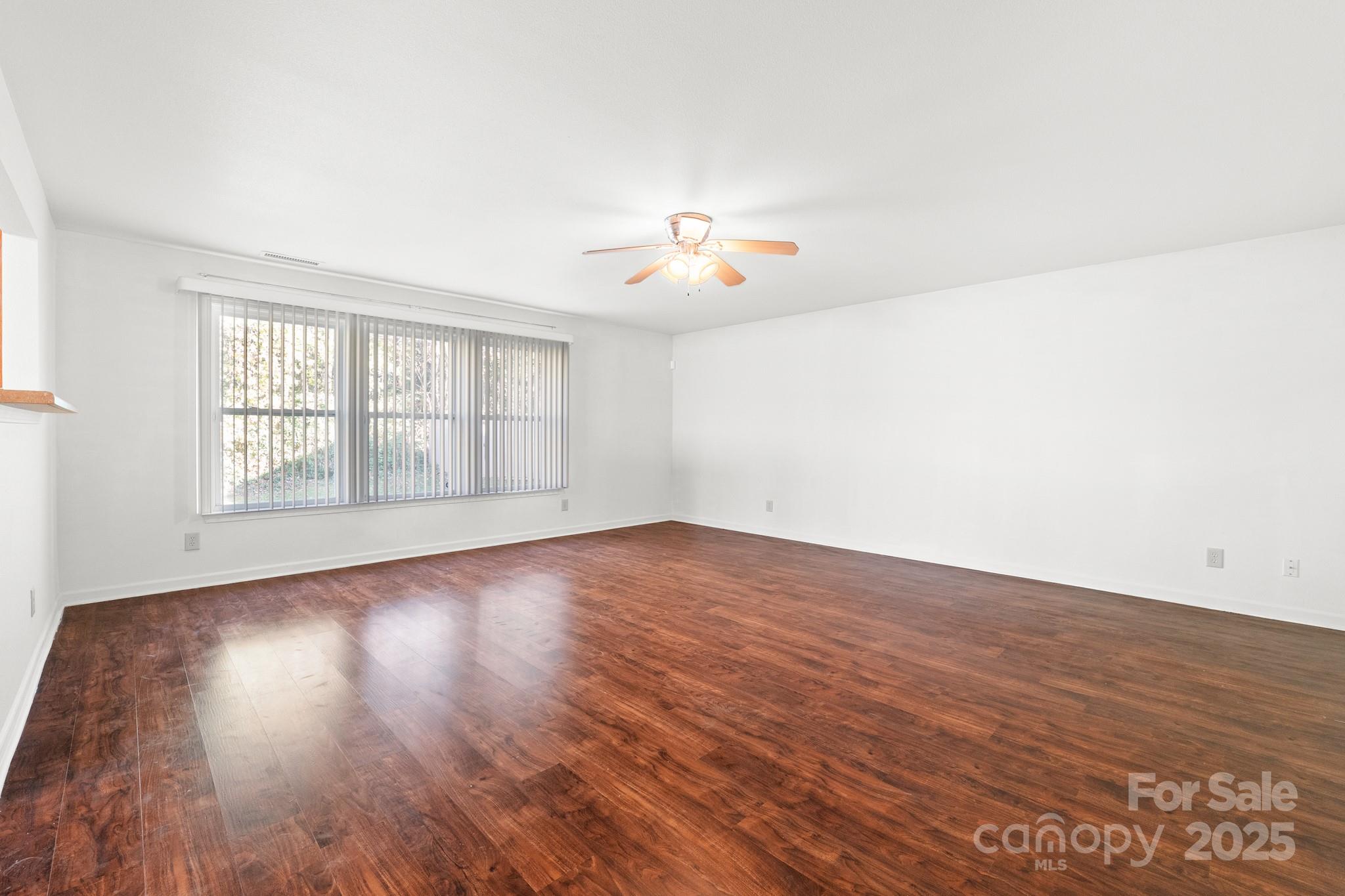 2318 Sweet Flag Court Property Photo 8