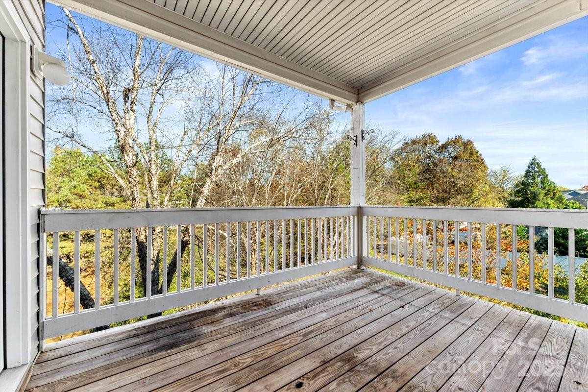 18819 Cloverstone Circle Property Photo 14