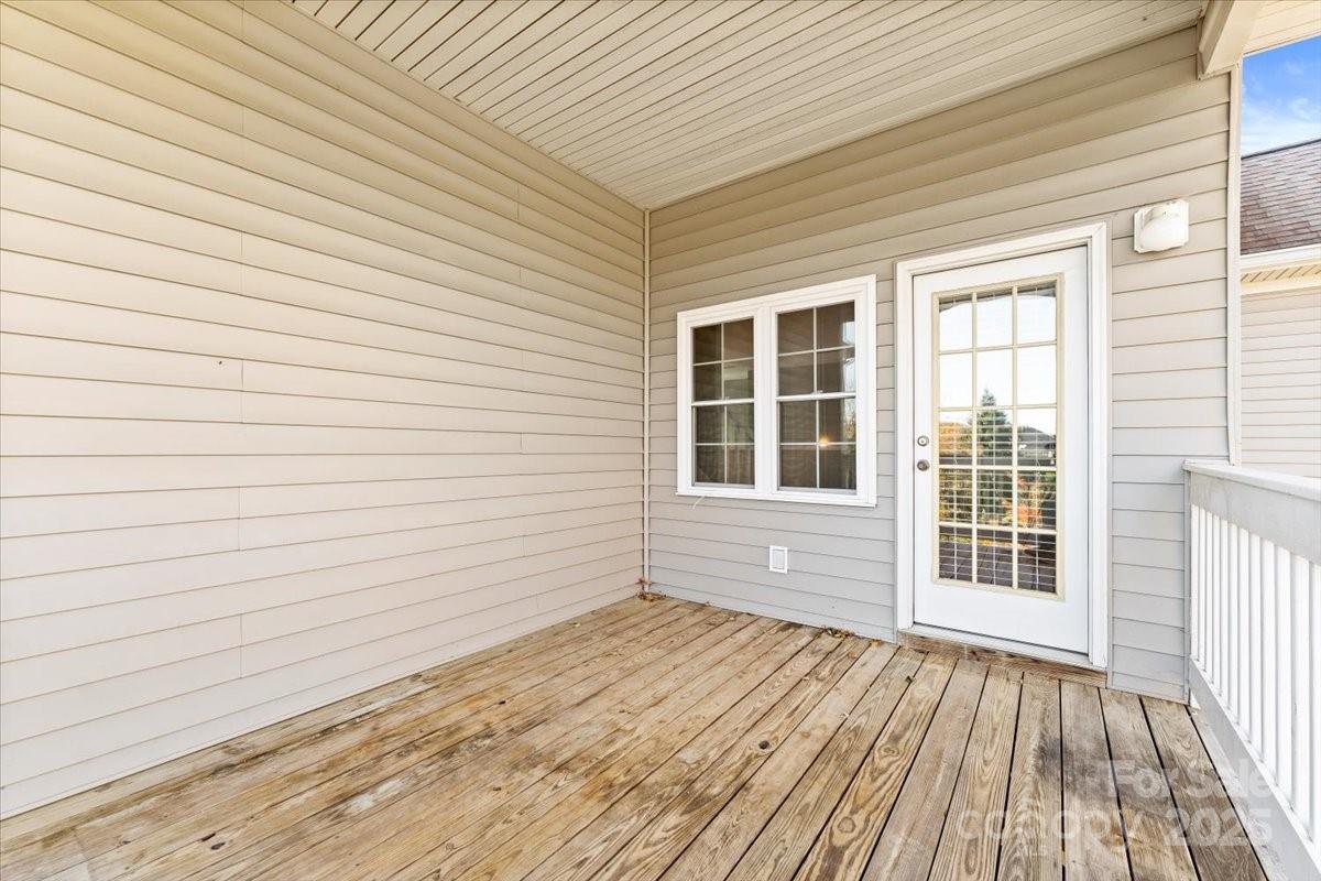 18819 Cloverstone Circle Property Photo 15