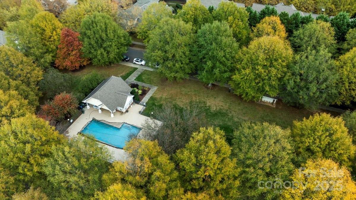 18819 Cloverstone Circle Property Photo 33
