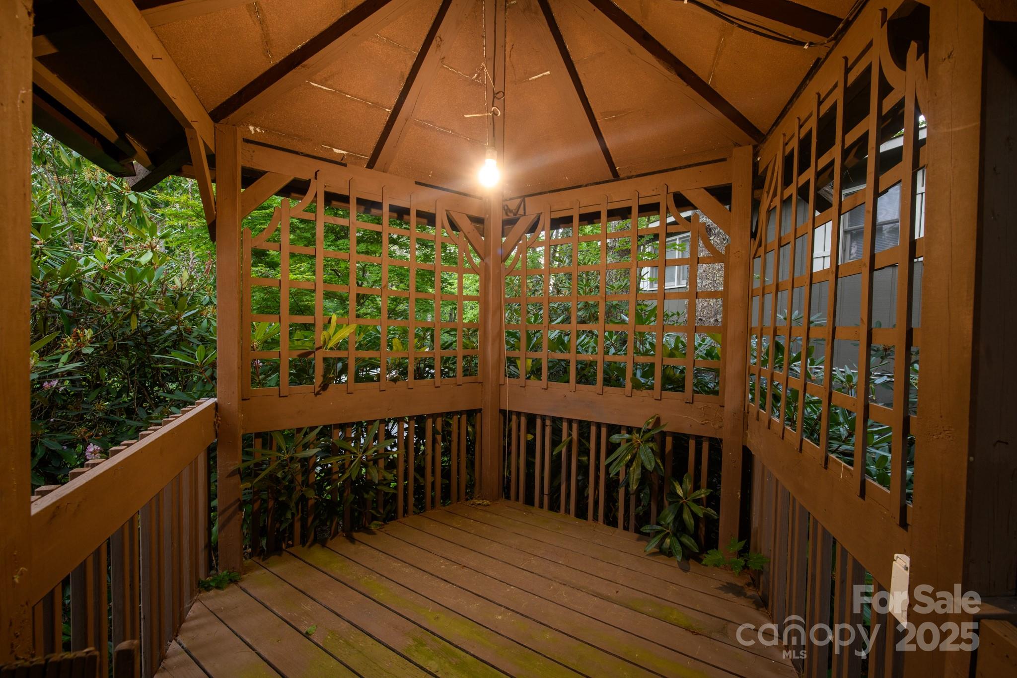 33 Summit Lane Property Photo 22