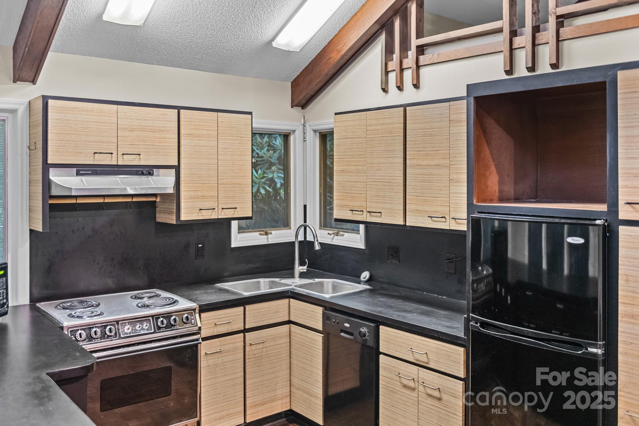 33 Summit Lane Property Photo 37